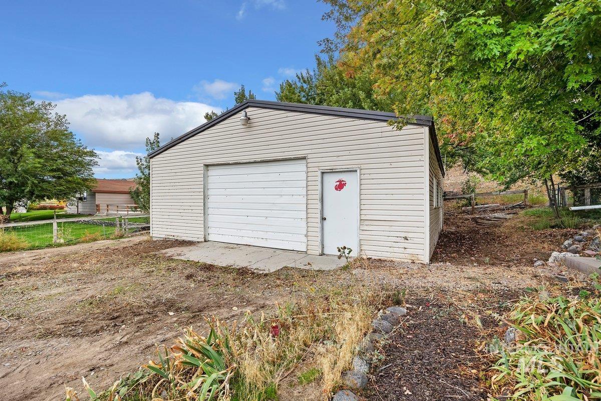598 N Gray, King Hill, Idaho 83633, 3 Bedrooms, 1.5 Bathrooms, Residential For Sale, Price $399,900, 98960317