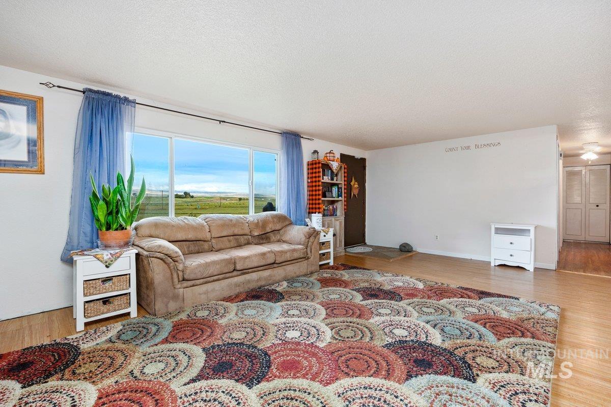 598 N Gray, King Hill, Idaho 83633, 3 Bedrooms, 1.5 Bathrooms, Residential For Sale, Price $399,900, 98960317