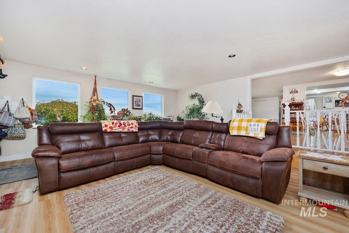 598 N Gray, King Hill, Idaho 83633, 3 Bedrooms, 1.5 Bathrooms, Residential For Sale, Price $399,900, 98960317