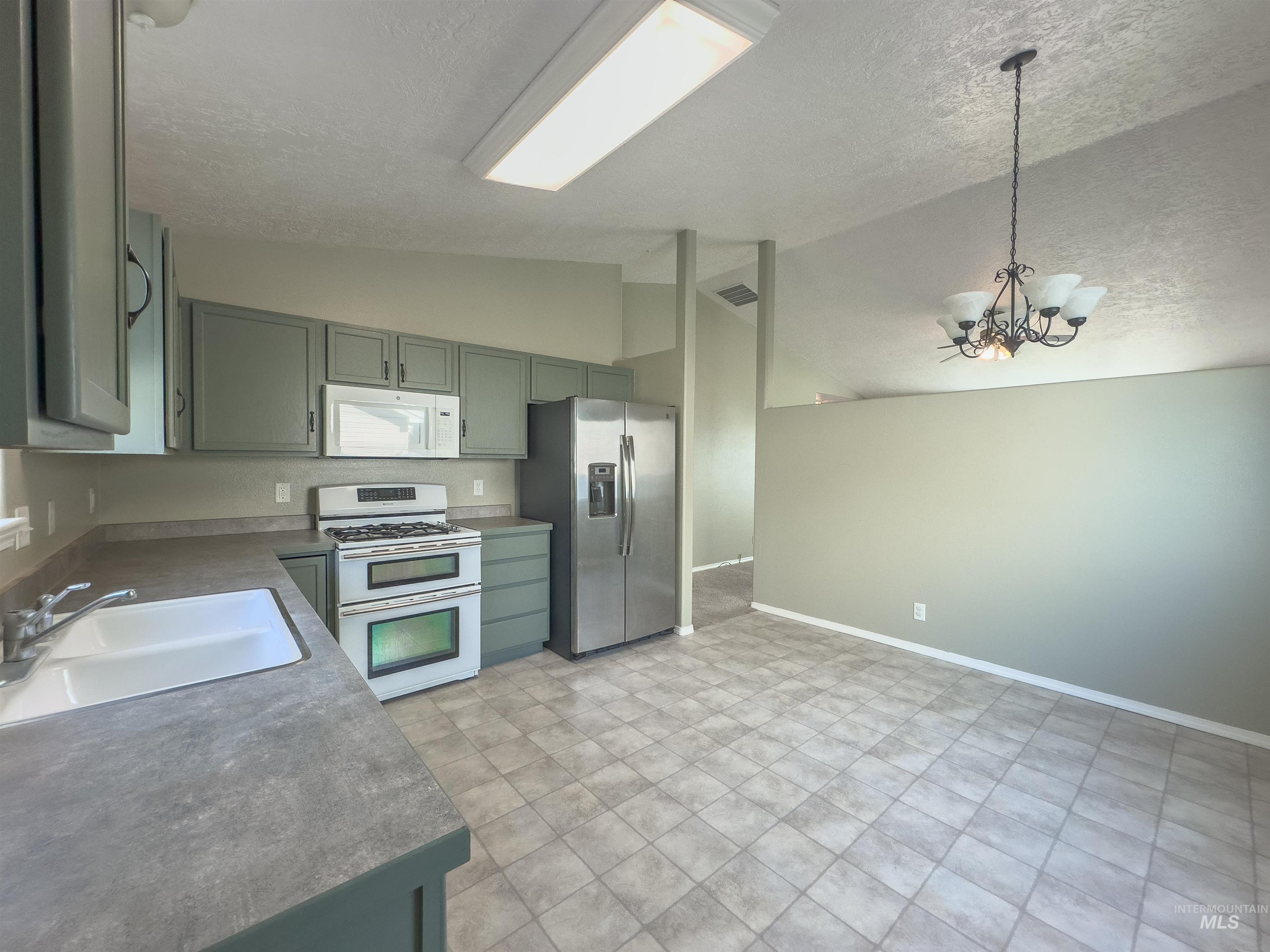 268 Seven Springs Ave, Twin Falls, Idaho 83301, 3 Bedrooms, 2 Bathrooms, Residential For Sale, Price $329,000, 98960325
