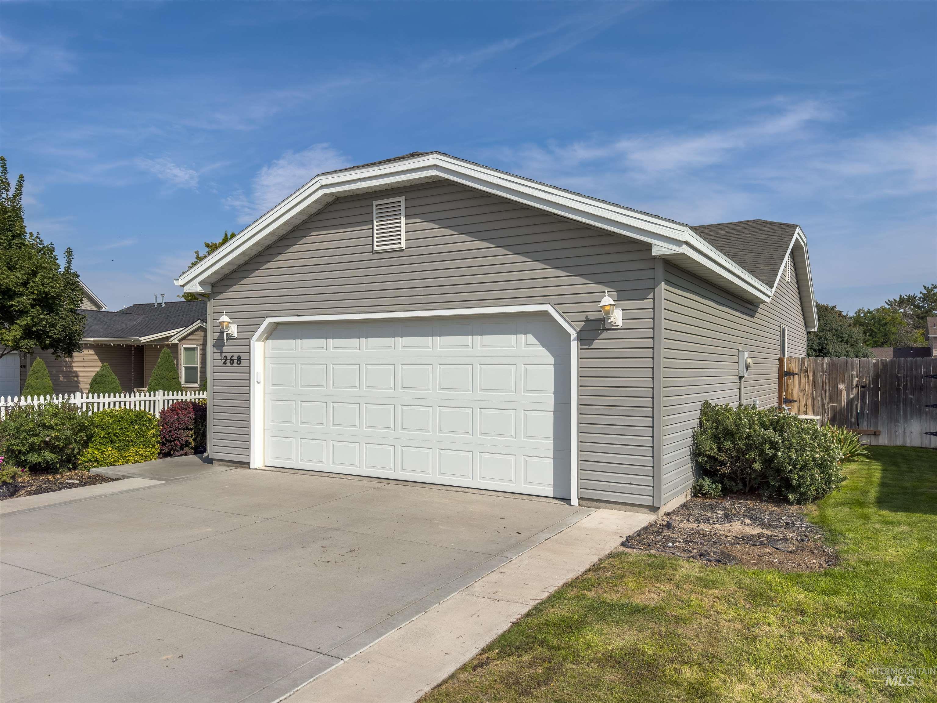 268 Seven Springs Ave, Twin Falls, Idaho 83301, 3 Bedrooms, 2 Bathrooms, Residential For Sale, Price $329,000, 98960325