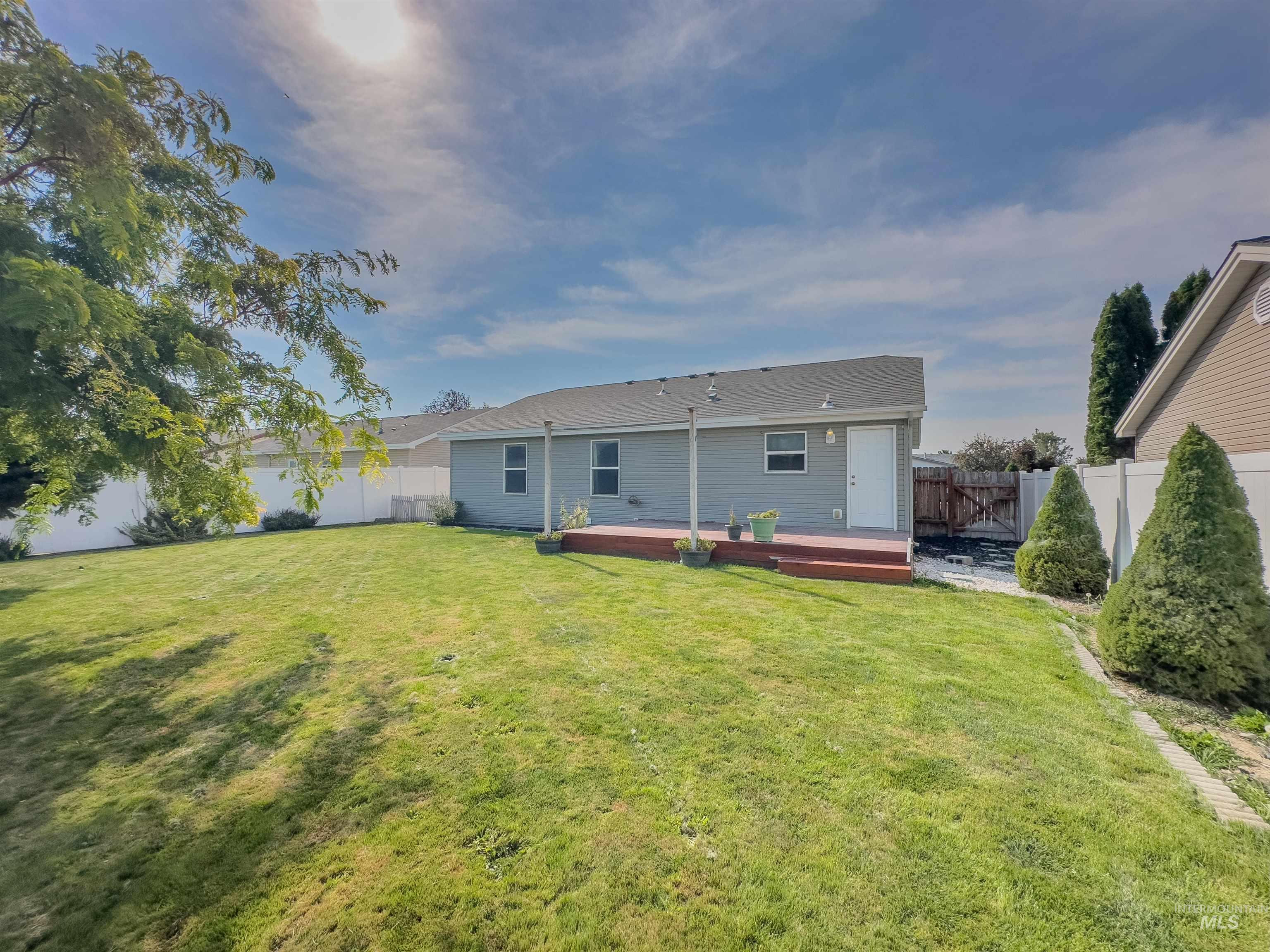 268 Seven Springs Ave, Twin Falls, Idaho 83301, 3 Bedrooms, 2 Bathrooms, Residential For Sale, Price $329,000, 98960325