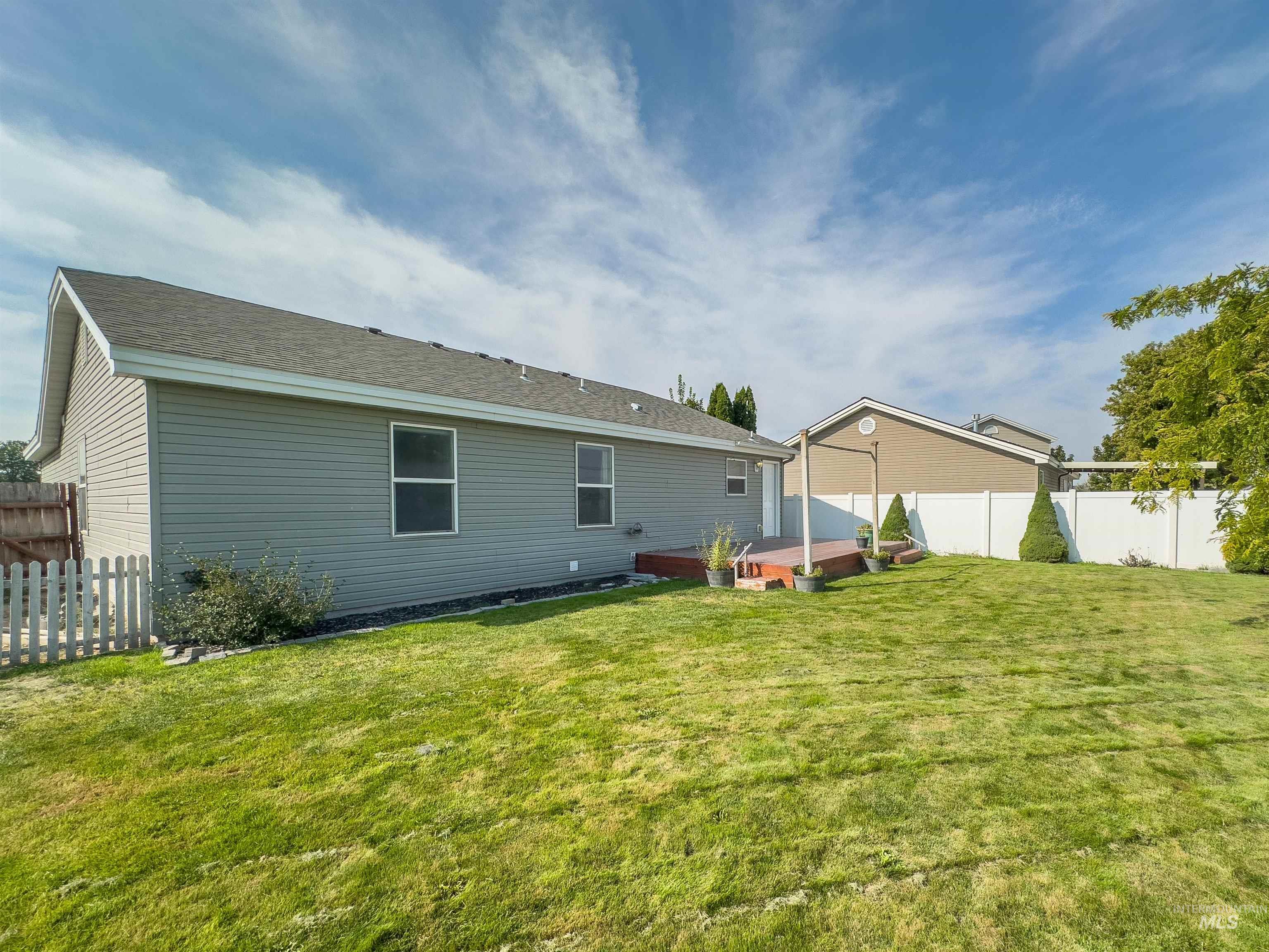 268 Seven Springs Ave, Twin Falls, Idaho 83301, 3 Bedrooms, 2 Bathrooms, Residential For Sale, Price $329,000, 98960325