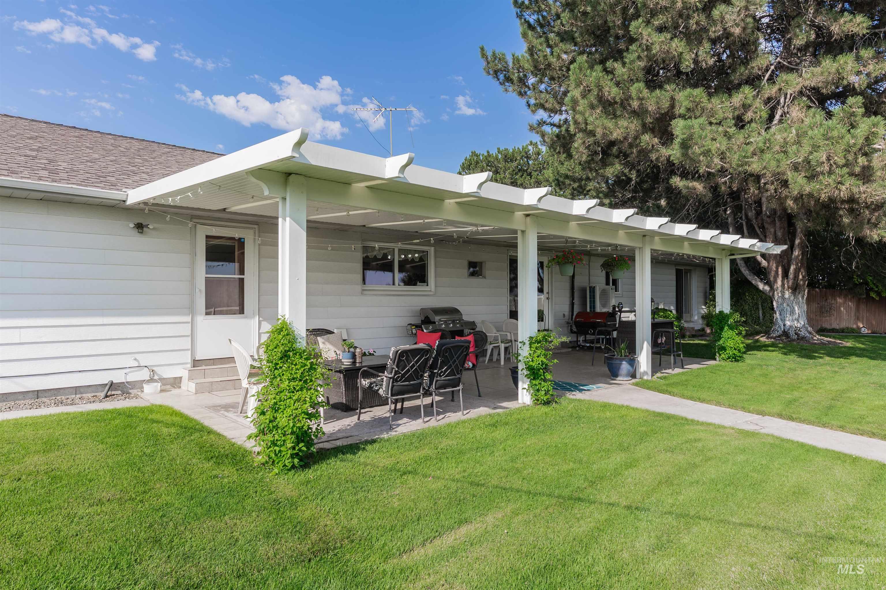 21474 Ustick, Caldwell, Idaho 83607, 5 Bedrooms, 3 Bathrooms, Residential For Sale, Price $895,000, 98960342