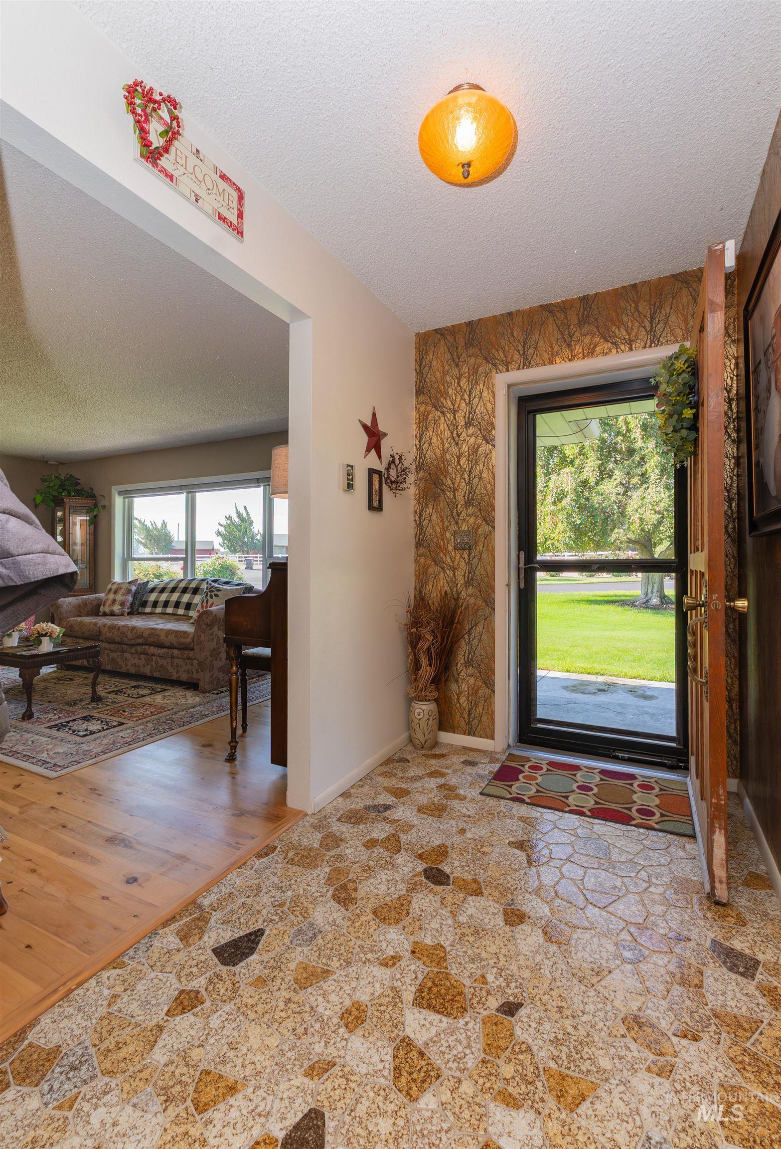 21474 Ustick, Caldwell, Idaho 83607, 5 Bedrooms, 3 Bathrooms, Residential For Sale, Price $895,000, 98960342