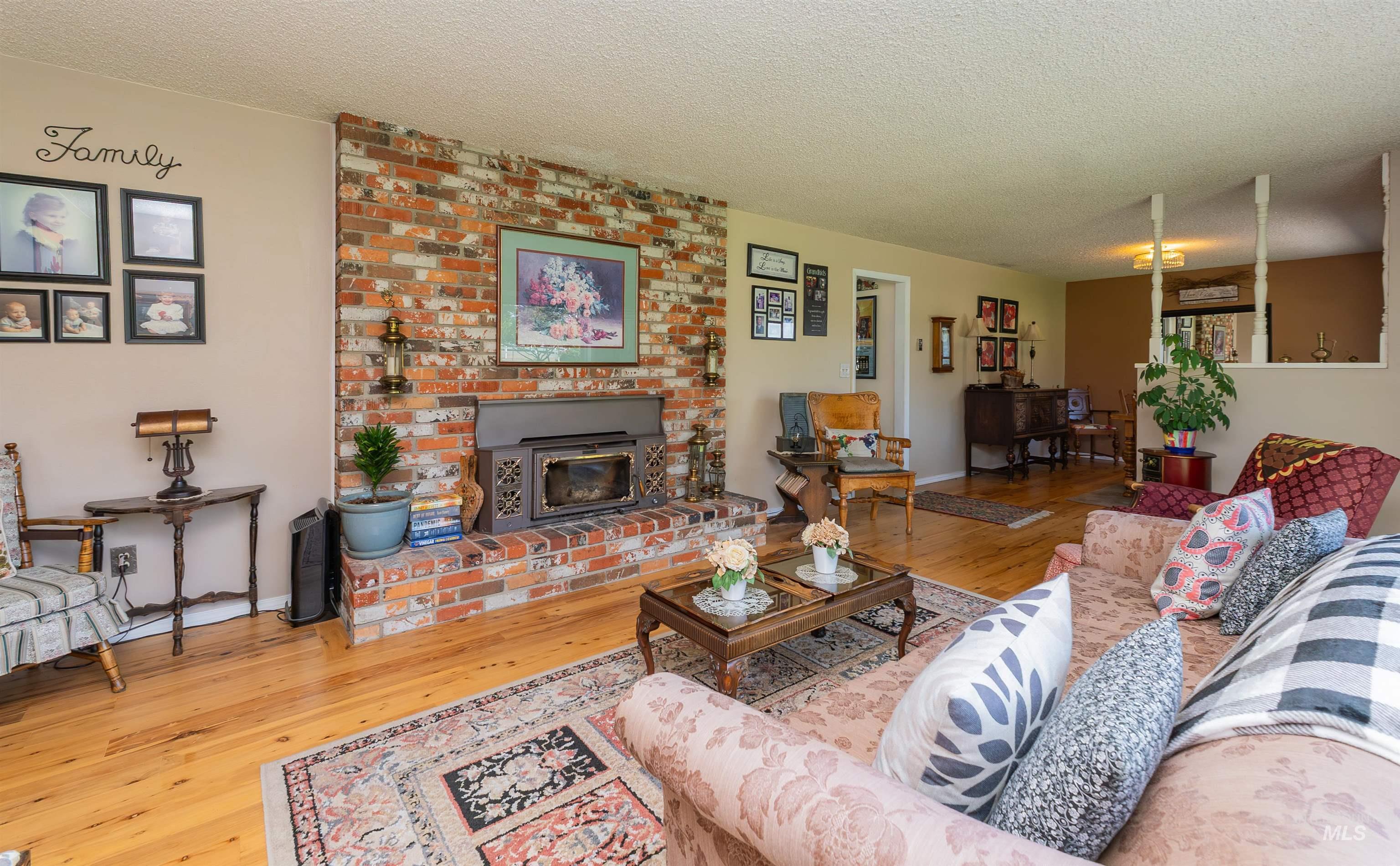 21474 Ustick, Caldwell, Idaho 83607, 5 Bedrooms, 3 Bathrooms, Residential For Sale, Price $895,000, 98960342