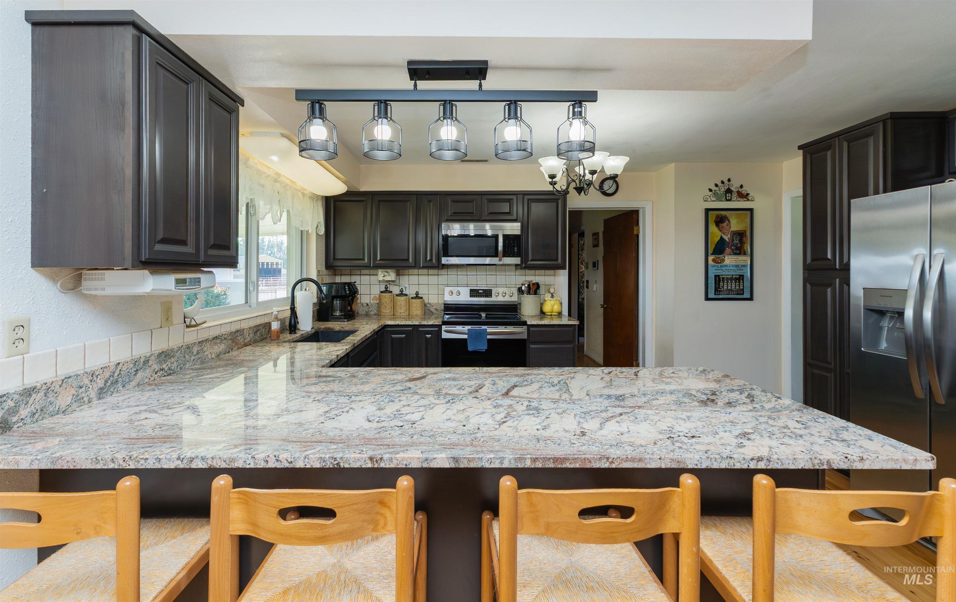 21474 Ustick, Caldwell, Idaho 83607, 5 Bedrooms, 3 Bathrooms, Residential For Sale, Price $895,000, 98960342