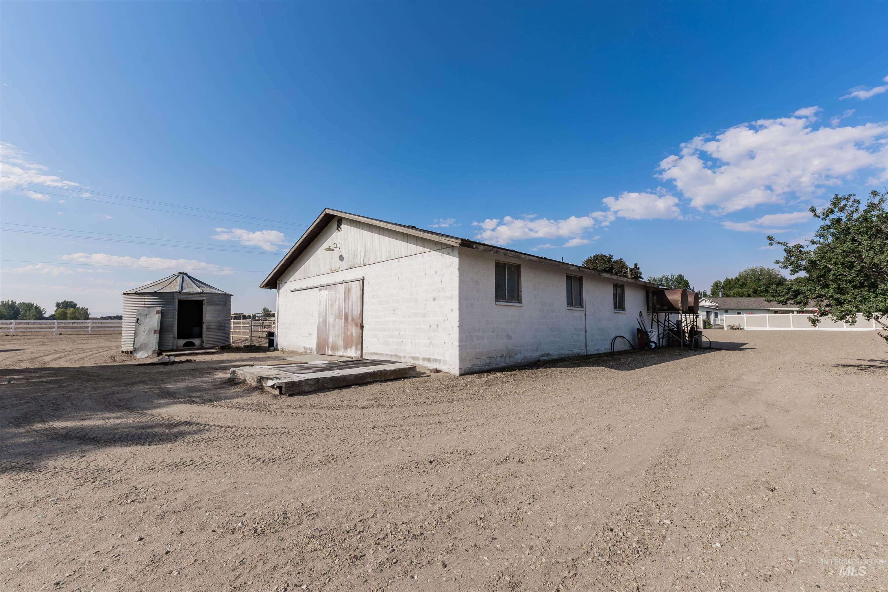 21474 Ustick, Caldwell, Idaho 83607, 5 Bedrooms, 3 Bathrooms, Residential For Sale, Price $895,000, 98960342