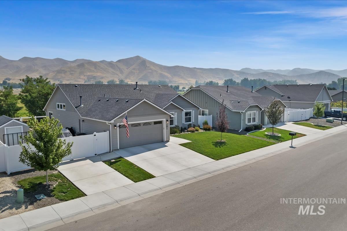 291 S Fuji Ave, Emmett, Idaho 83617, 3 Bedrooms, 2 Bathrooms, Residential For Sale, Price $449,900, 98960368
