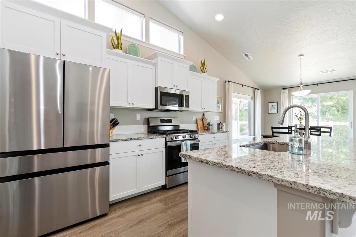 291 S Fuji Ave, Emmett, Idaho 83617, 3 Bedrooms, 2 Bathrooms, Residential For Sale, Price $449,900, 98960368