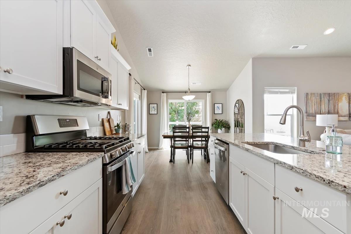 291 S Fuji Ave, Emmett, Idaho 83617, 3 Bedrooms, 2 Bathrooms, Residential For Sale, Price $449,900, 98960368