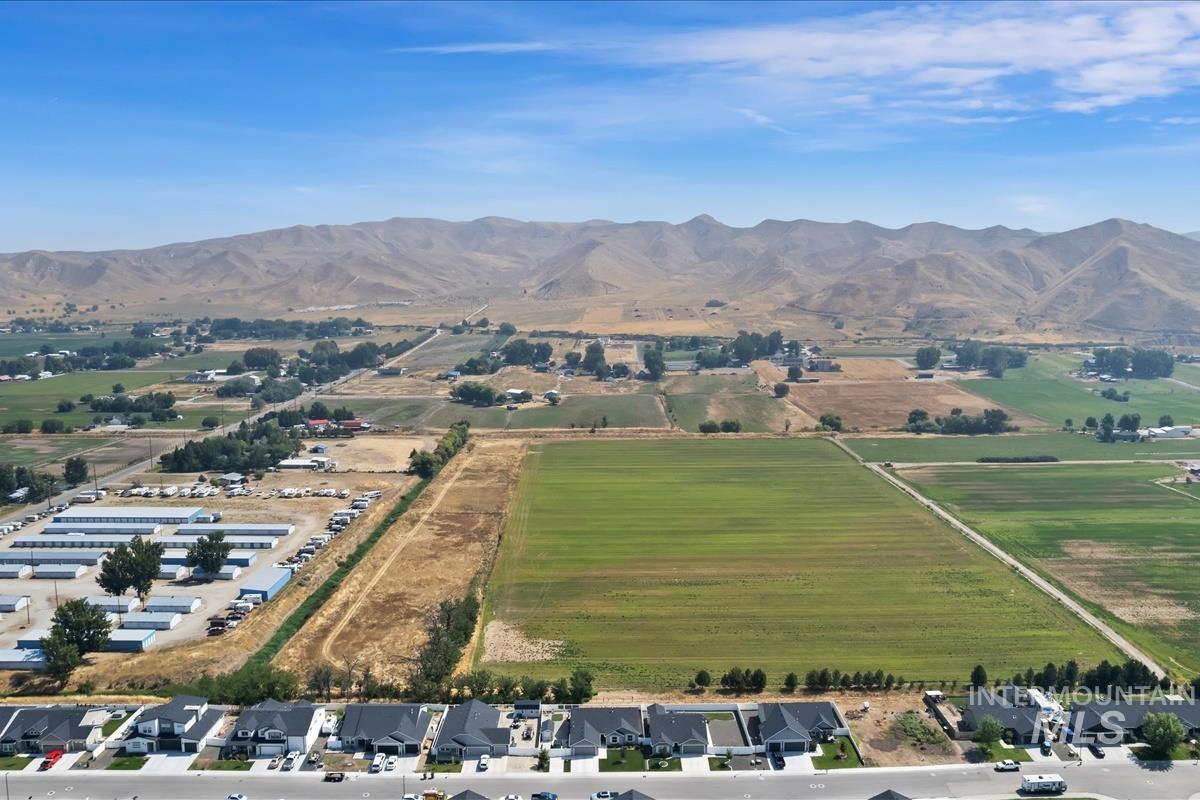 291 S Fuji Ave, Emmett, Idaho 83617, 3 Bedrooms, 2 Bathrooms, Residential For Sale, Price $449,900, 98960368