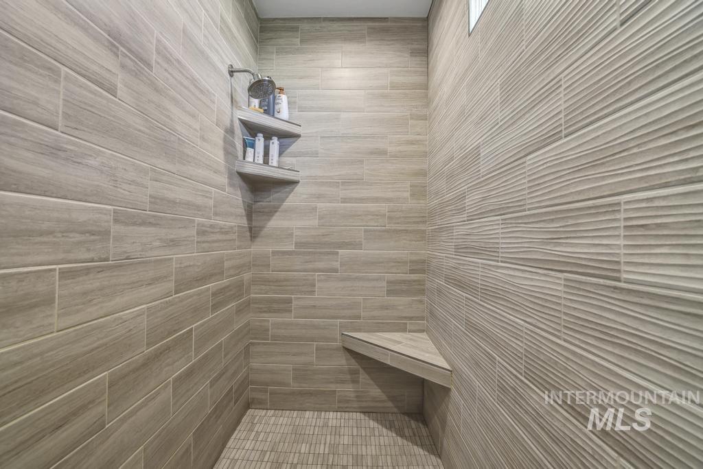 Bathroom featuring a tile shower
