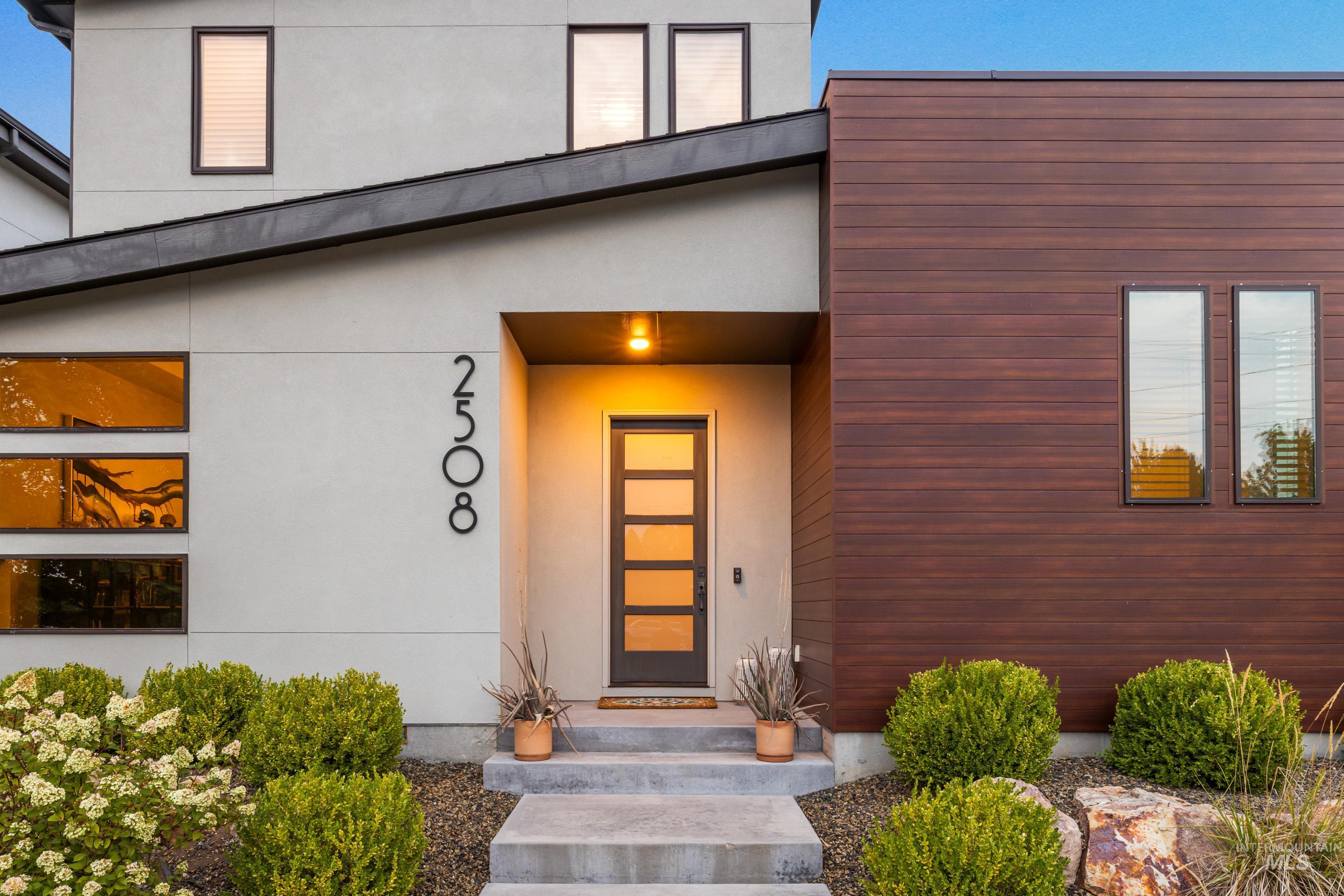 2508 E Warm Springs, Boise, Idaho 83712, 3 Bedrooms, 2.5 Bathrooms, Residential For Sale, Price $888,000, 98960370