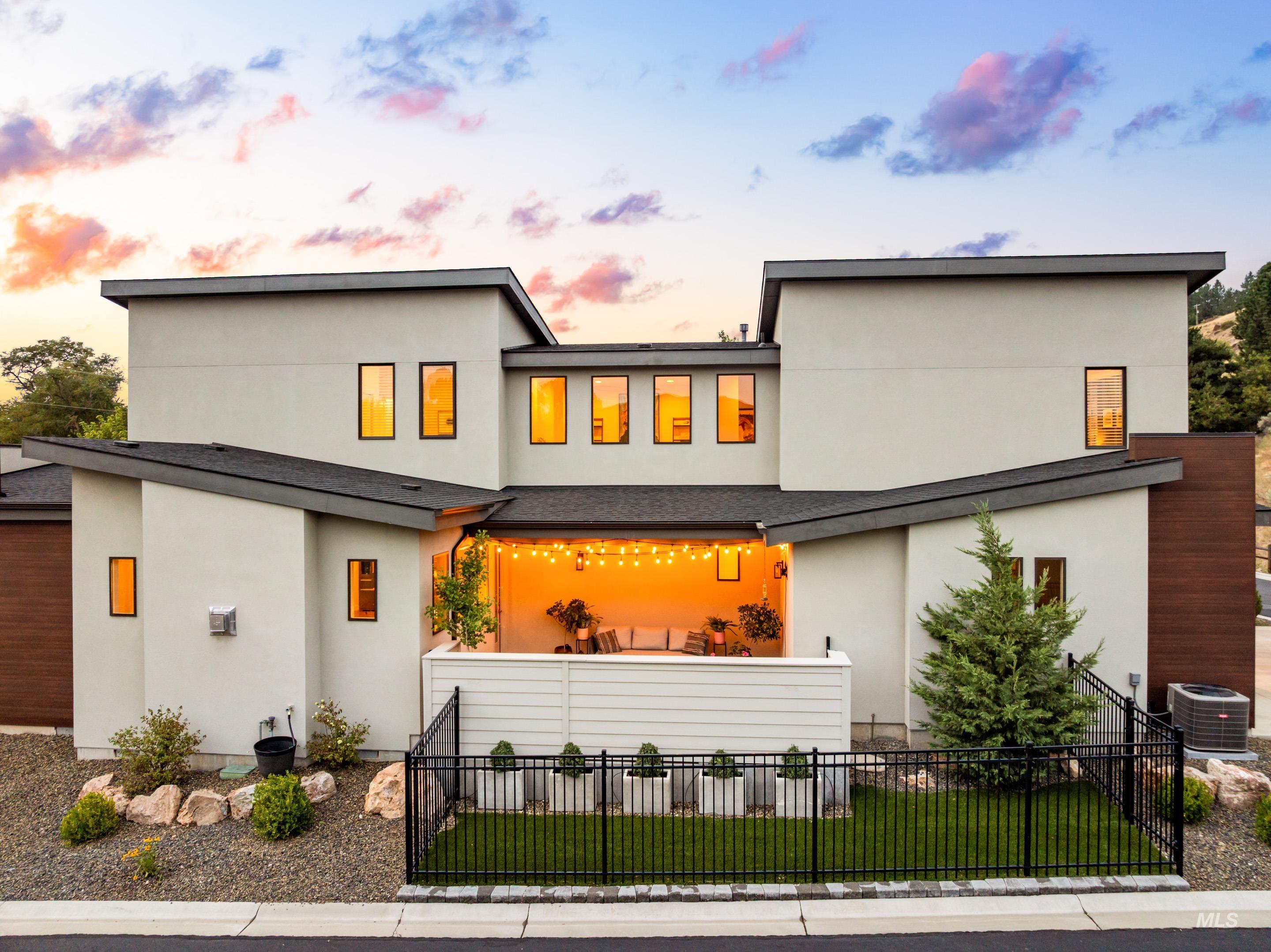 2508 E Warm Springs, Boise, Idaho 83712, 3 Bedrooms, 2.5 Bathrooms, Residential For Sale, Price $888,000, 98960370