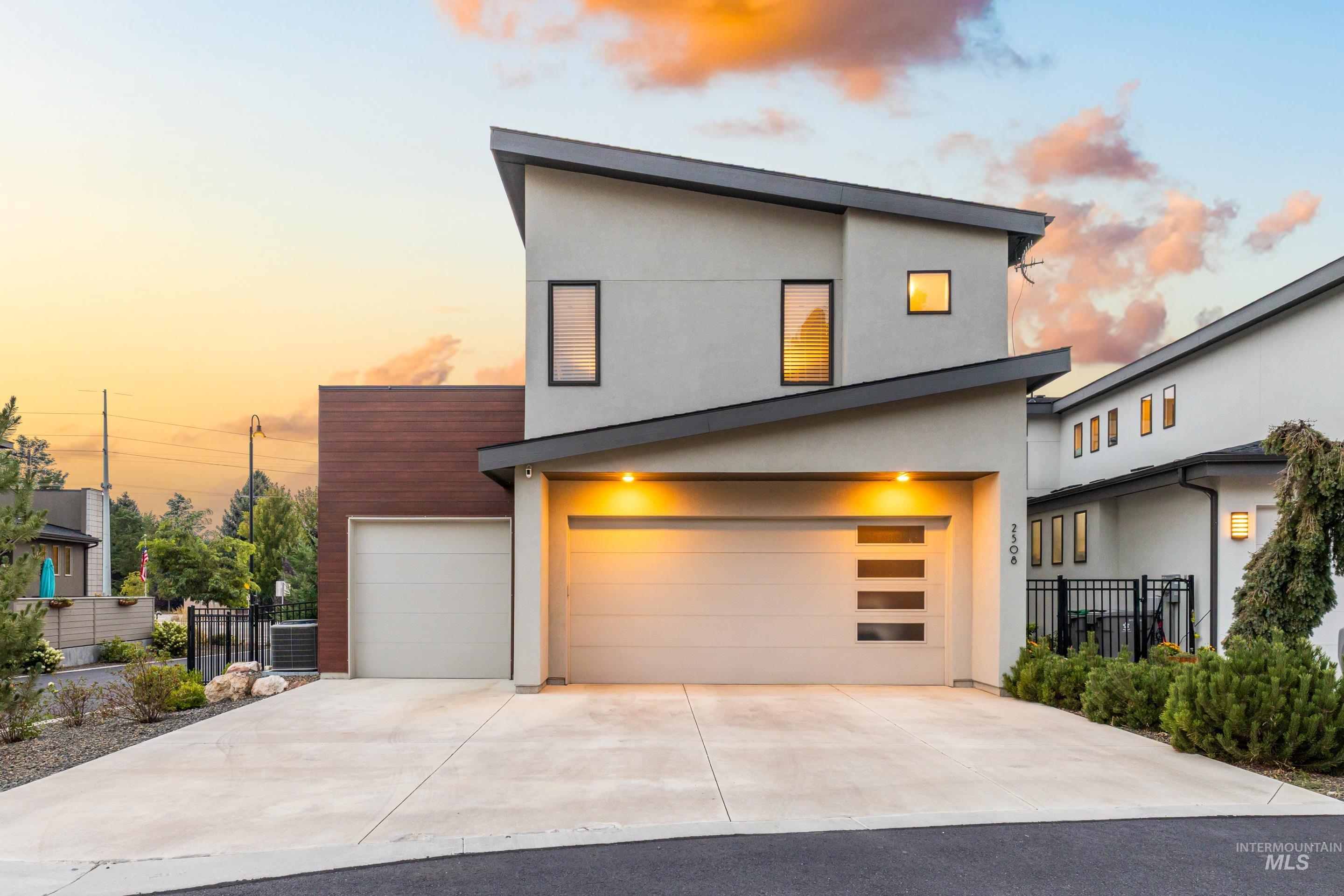 2508 E Warm Springs, Boise, Idaho 83712, 3 Bedrooms, 2.5 Bathrooms, Residential For Sale, Price $888,000, 98960370