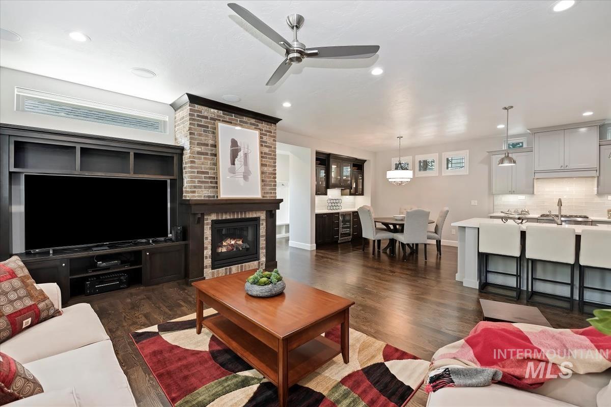 5033 E Woodcarver, Boise, Idaho 83716, 4 Bedrooms, 3 Bathrooms, Residential For Sale, Price $849,900, 98960372