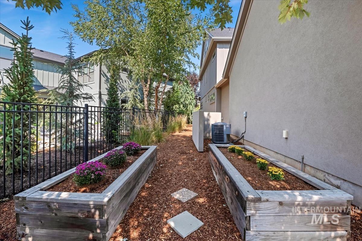 5033 E Woodcarver, Boise, Idaho 83716, 4 Bedrooms, 3 Bathrooms, Residential For Sale, Price $849,900, 98960372