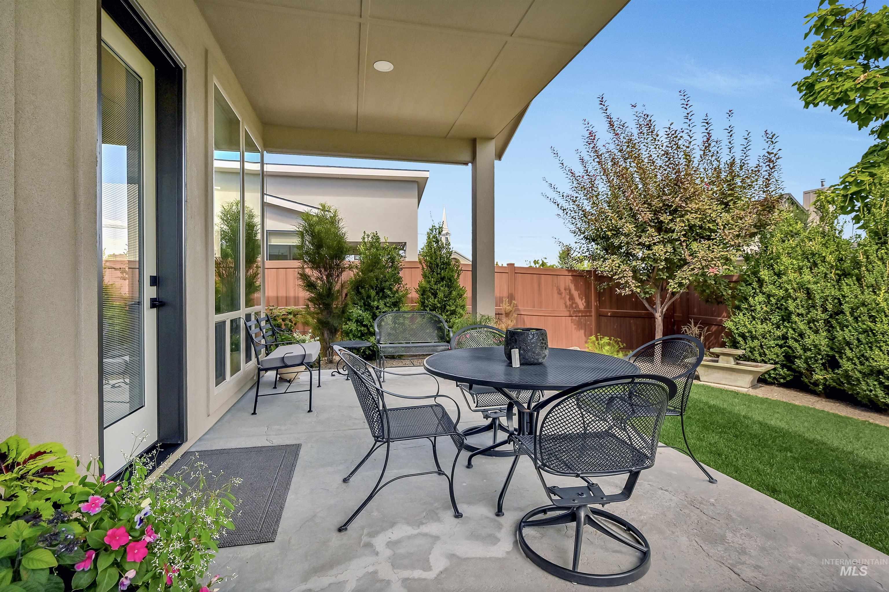 View of patio / terrace with outdoor dining space