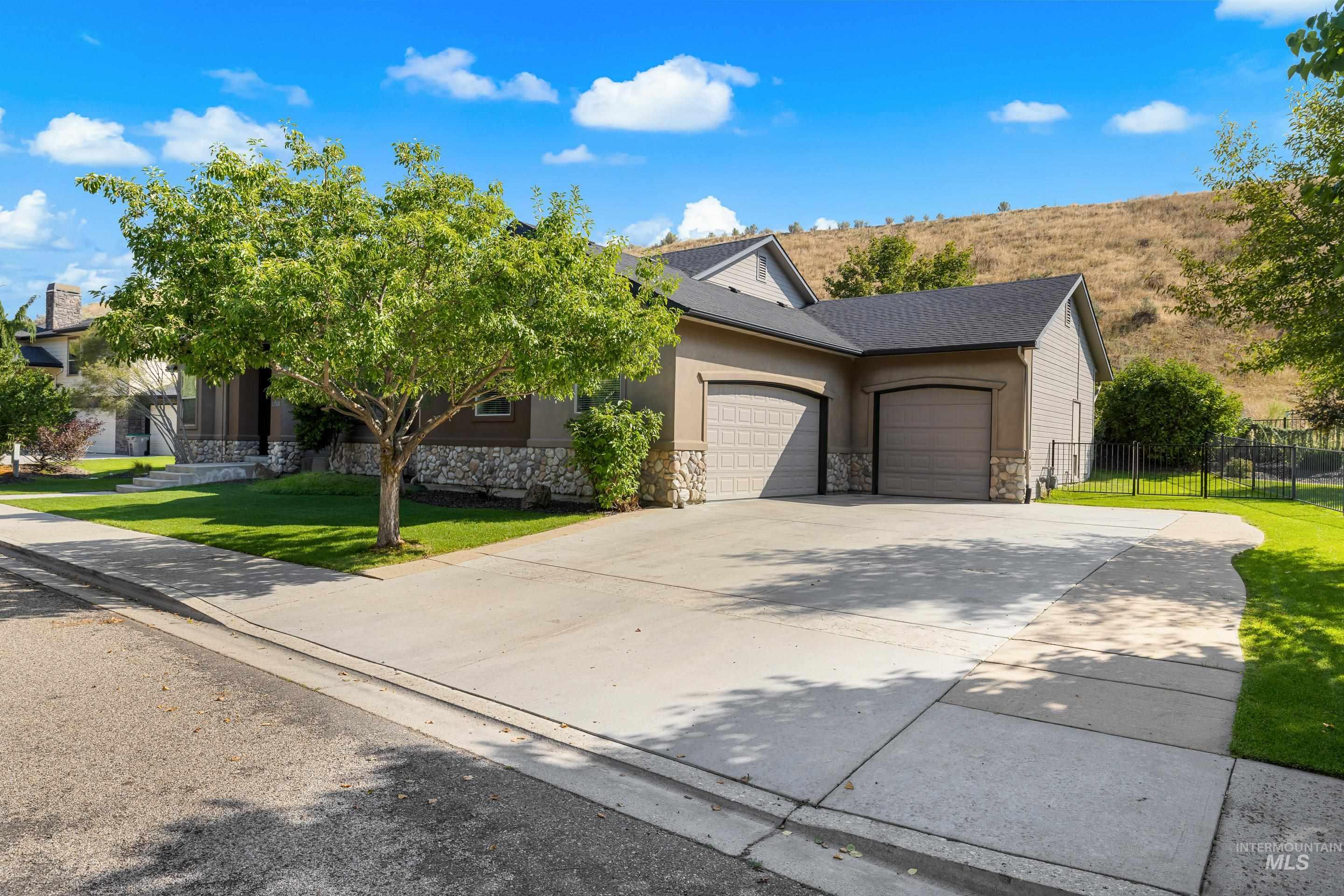 4846 N Arrow Villa Way, Boise, Idaho 83703, 3 Bedrooms, 2 Bathrooms, Residential For Sale, Price $925,000, 98960382