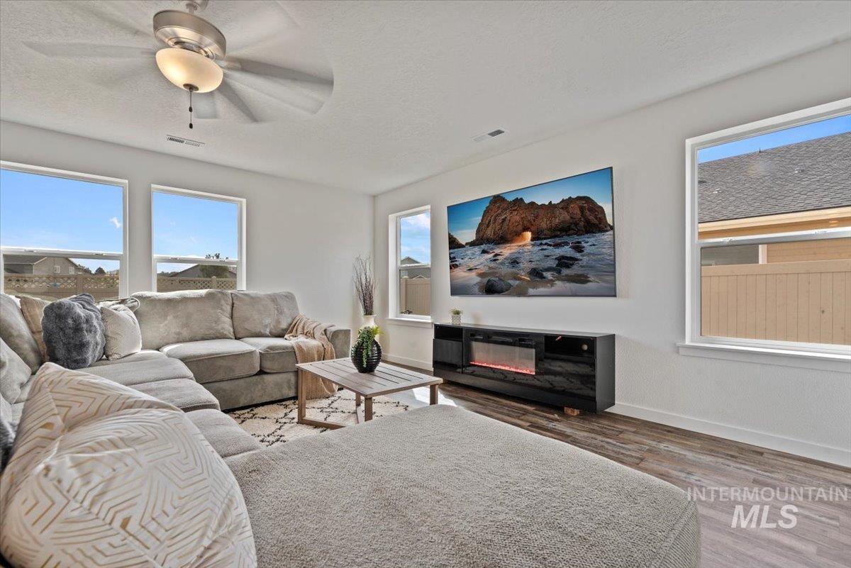 3074 N Greengate Way, Star, Idaho 83669, 5 Bedrooms, 4 Bathrooms, Residential For Sale, Price $610,000, 98960386