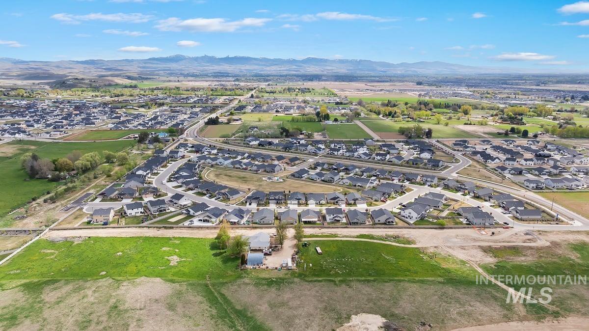 3074 N Greengate Way, Star, Idaho 83669, 5 Bedrooms, 4 Bathrooms, Residential For Sale, Price $610,000, 98960386