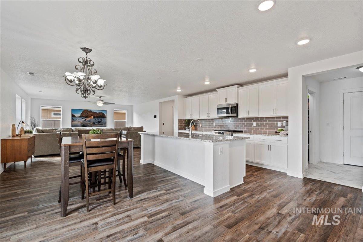 3074 N Greengate Way, Star, Idaho 83669, 5 Bedrooms, 4 Bathrooms, Residential For Sale, Price $610,000, 98960386
