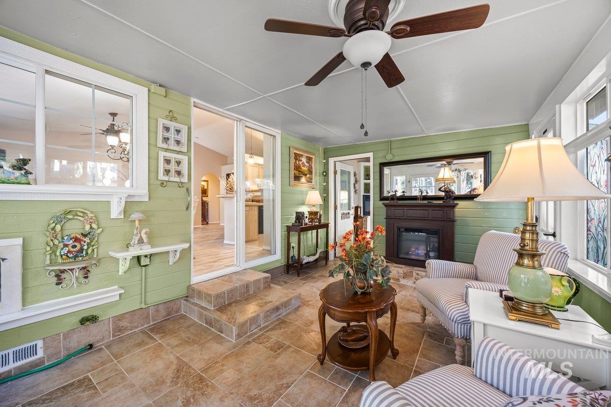 832 N Bristol St, Nampa, Idaho 83651, 3 Bedrooms, 2 Bathrooms, Residential For Sale, Price $334,900, 98960398