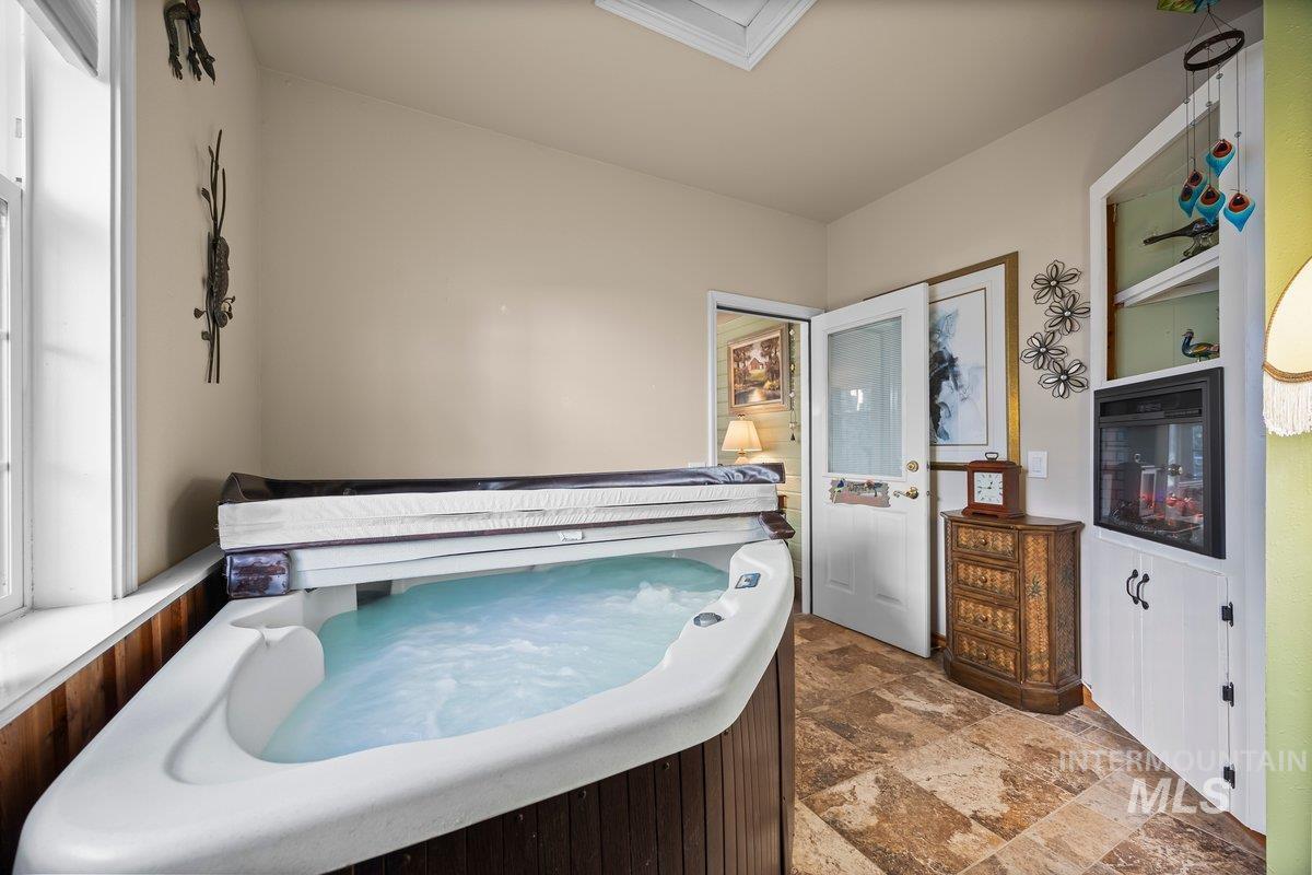 832 N Bristol St, Nampa, Idaho 83651, 3 Bedrooms, 2 Bathrooms, Residential For Sale, Price $334,900, 98960398