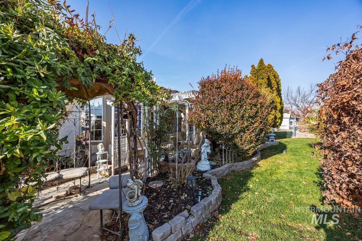 832 N Bristol St, Nampa, Idaho 83651, 3 Bedrooms, 2 Bathrooms, Residential For Sale, Price $334,900, 98960398