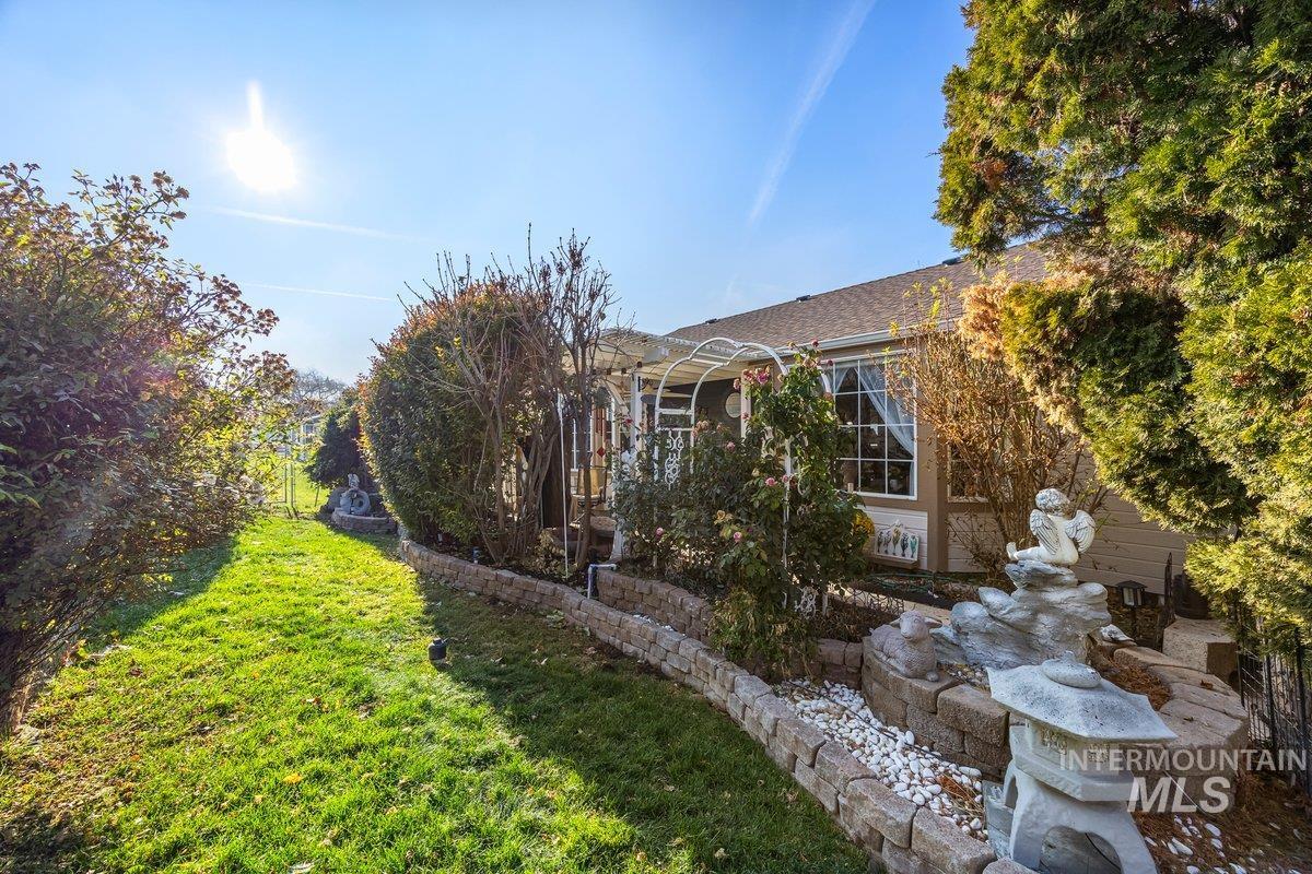 832 N Bristol St, Nampa, Idaho 83651, 3 Bedrooms, 2 Bathrooms, Residential For Sale, Price $334,900, 98960398