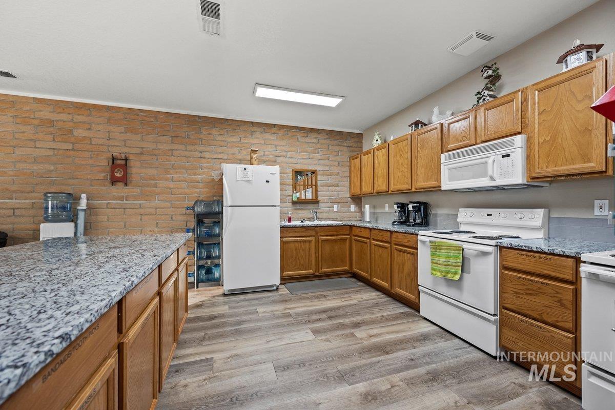 832 N Bristol St, Nampa, Idaho 83651, 3 Bedrooms, 2 Bathrooms, Residential For Sale, Price $334,900, 98960398