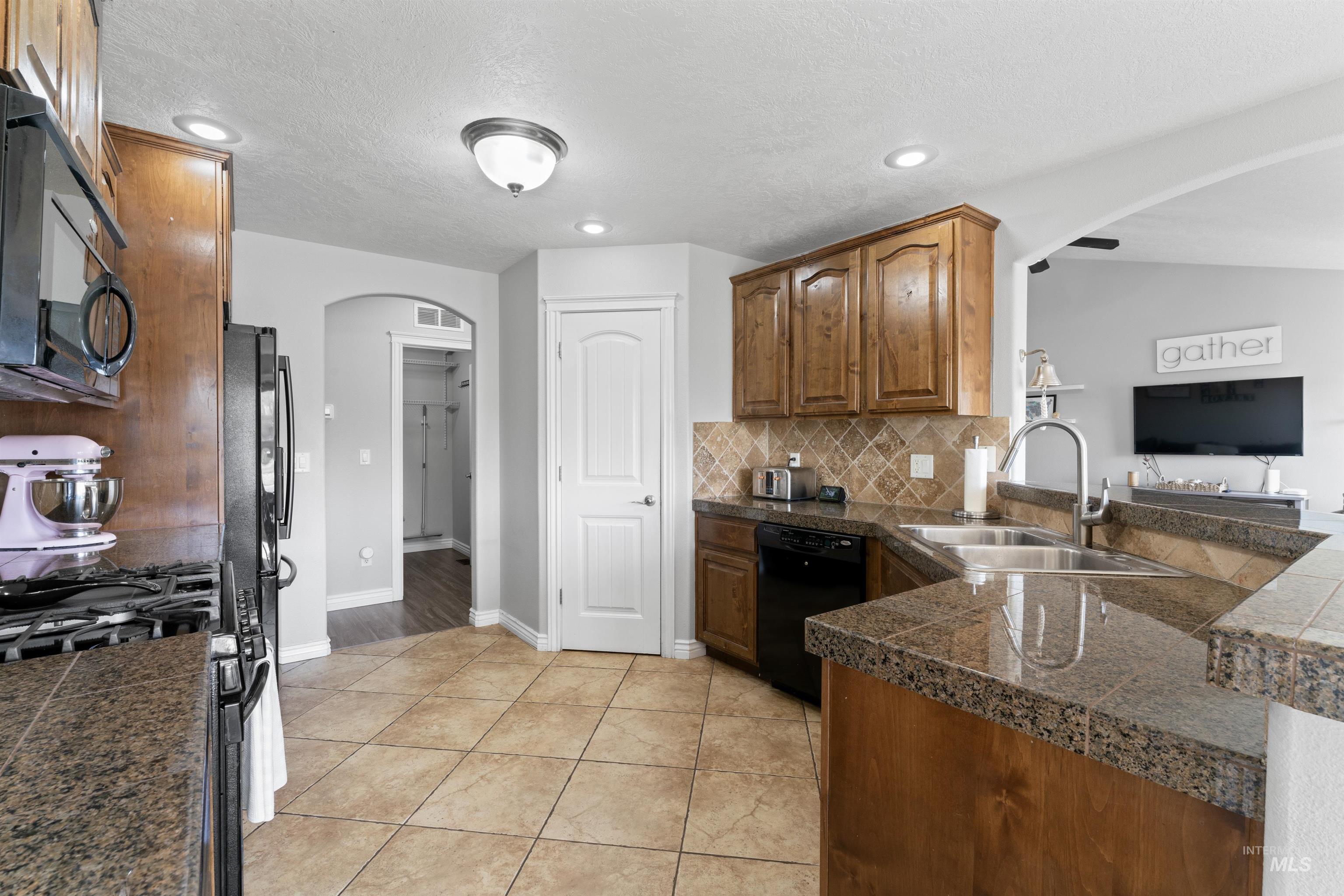 2935 S Skyview Drive, Nampa, Idaho 83686, 5 Bedrooms, 4 Bathrooms, Residential For Sale, Price $575,000, 98960402