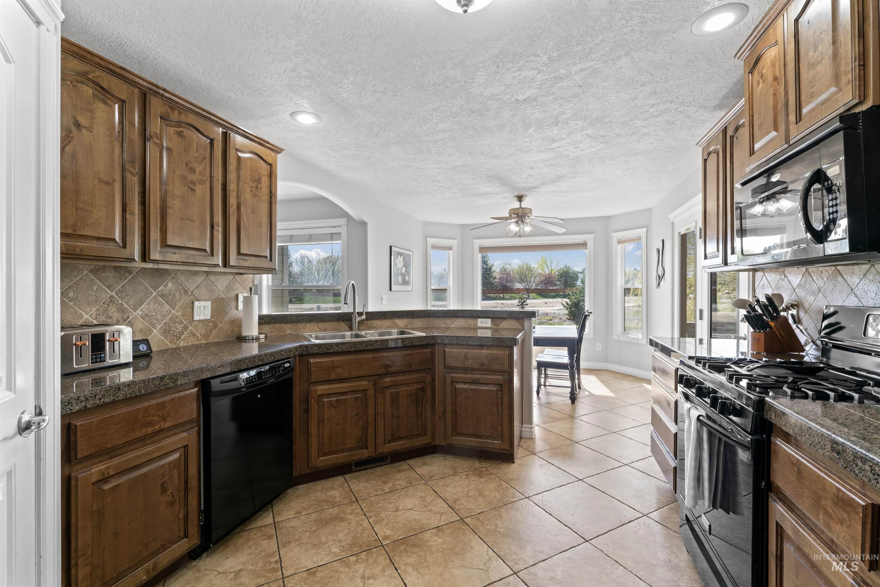 2935 S Skyview Drive, Nampa, Idaho 83686, 5 Bedrooms, 4 Bathrooms, Residential For Sale, Price $575,000, 98960402
