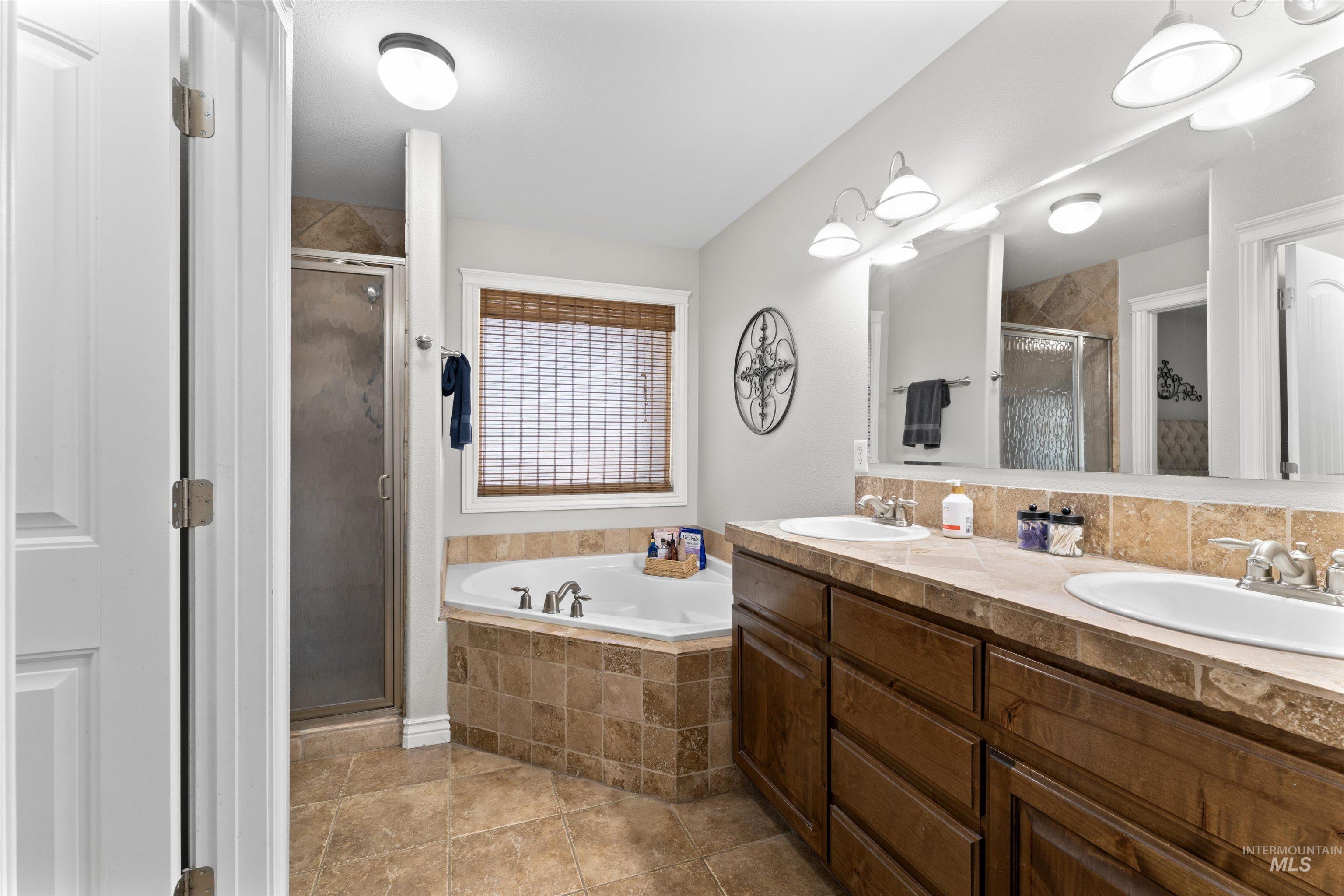 2935 S Skyview Drive, Nampa, Idaho 83686, 5 Bedrooms, 4 Bathrooms, Residential For Sale, Price $575,000, 98960402