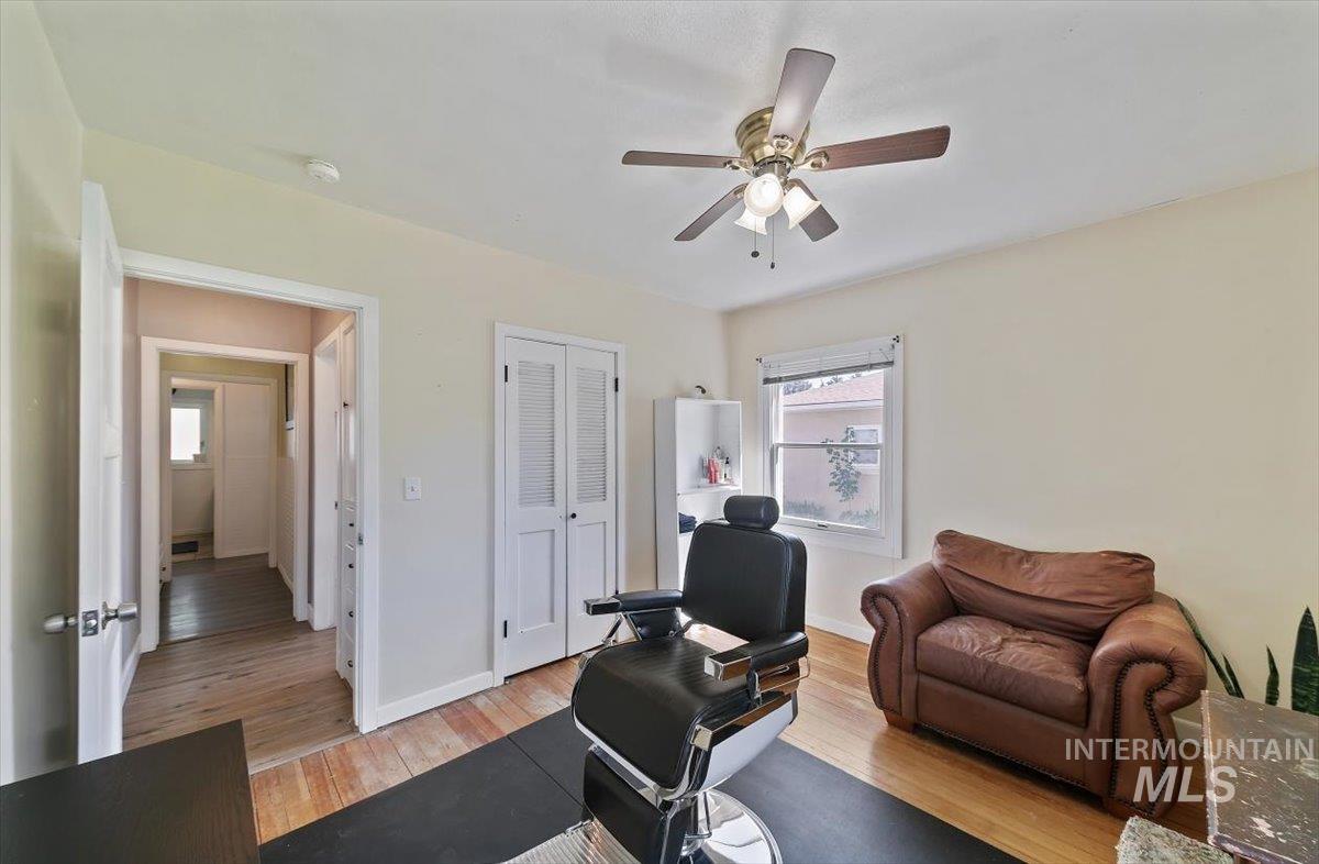 Workout room featuring light wood-style flooring and a ceiling fan