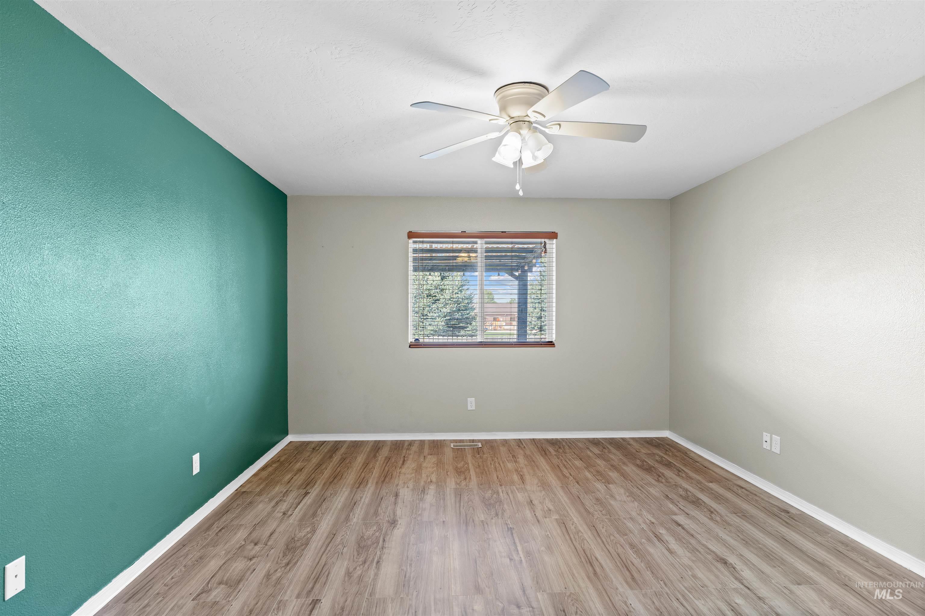 3007 E Shaver Court, Meridian, Idaho 83642, 3 Bedrooms, 2 Bathrooms, Residential For Sale, Price $399,900, 98960416