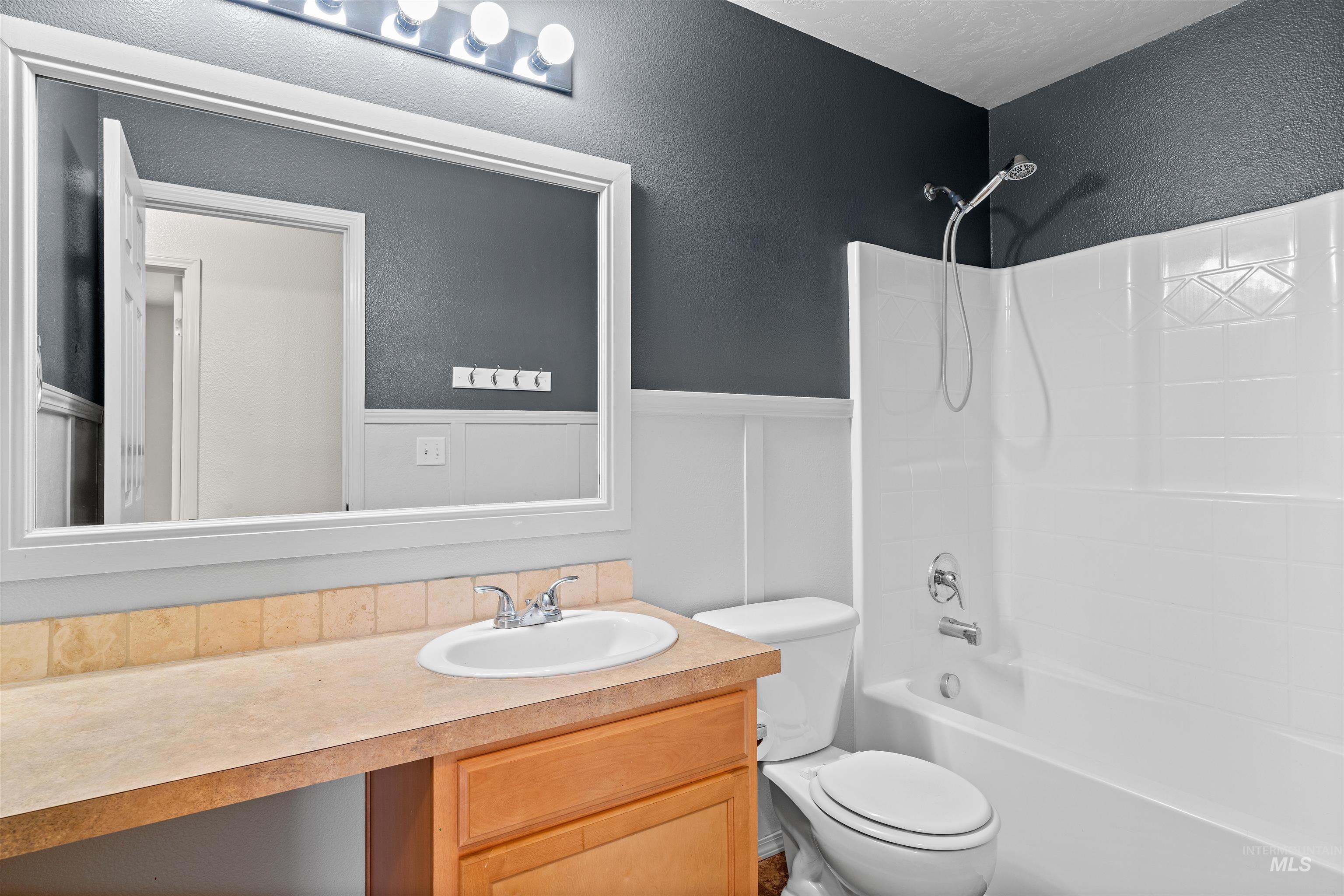 3007 E Shaver Court, Meridian, Idaho 83642, 3 Bedrooms, 2 Bathrooms, Residential For Sale, Price $399,900, 98960416