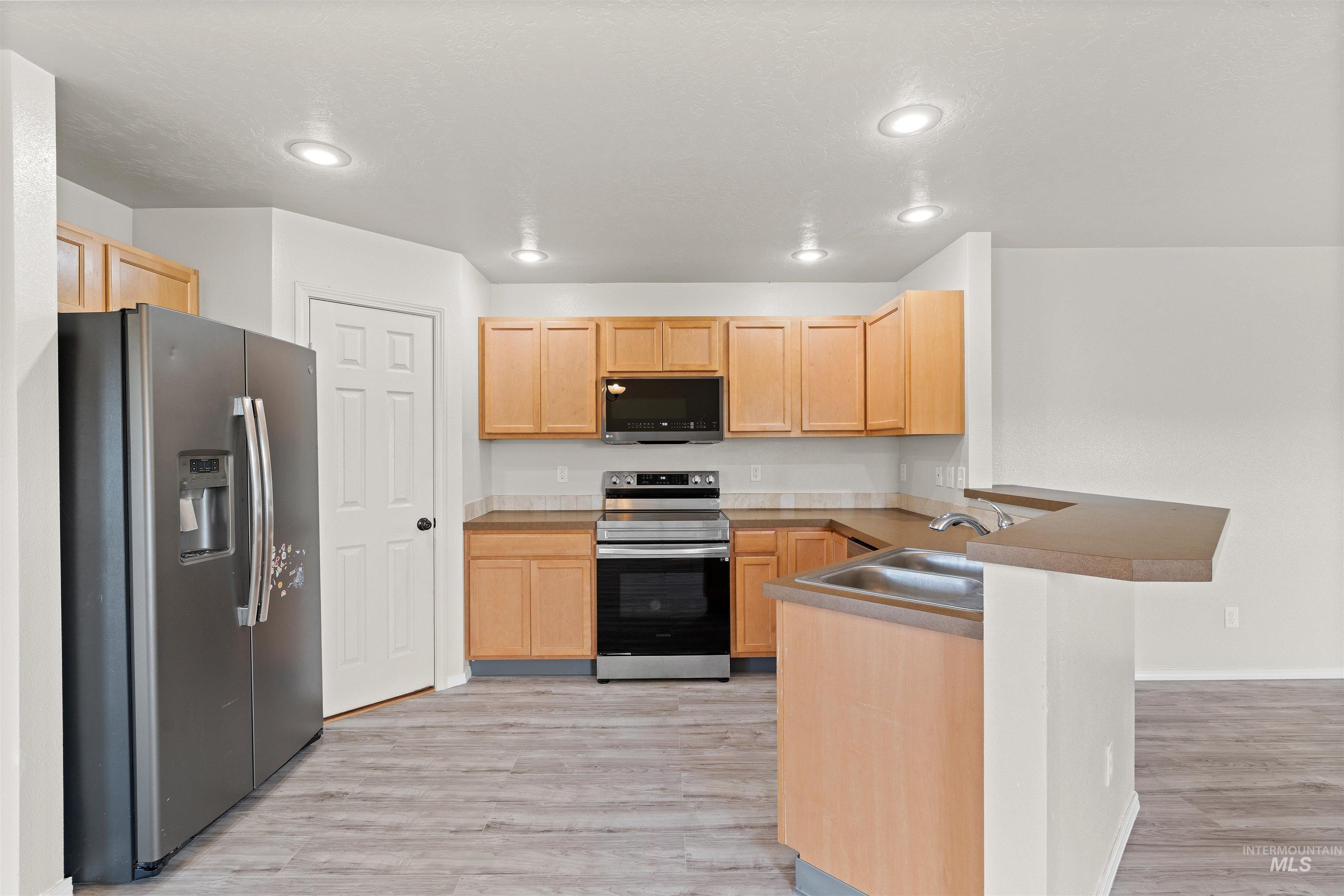 3007 E Shaver Court, Meridian, Idaho 83642, 3 Bedrooms, 2 Bathrooms, Residential For Sale, Price $399,900, 98960416