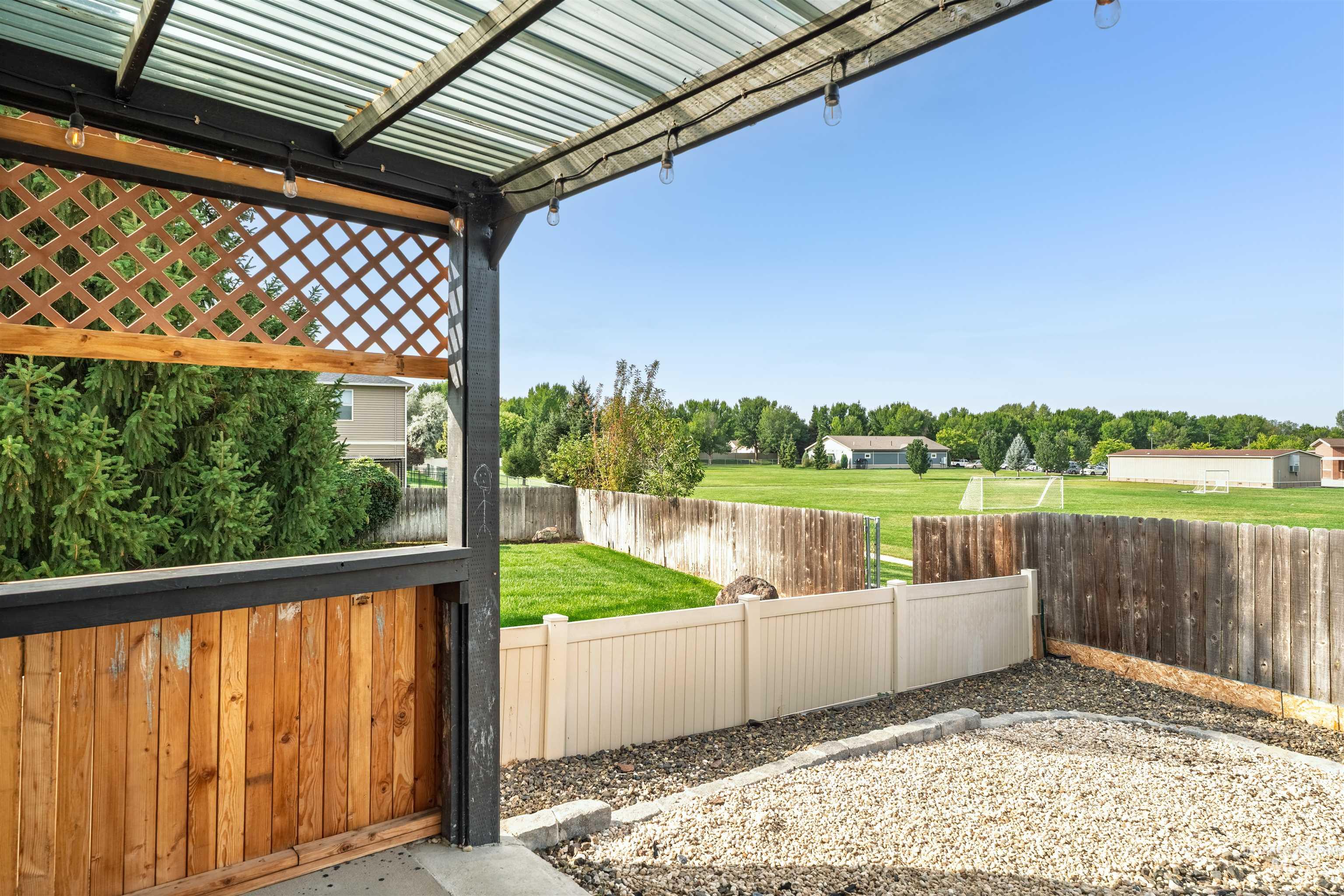 3007 E Shaver Court, Meridian, Idaho 83642, 3 Bedrooms, 2 Bathrooms, Residential For Sale, Price $399,900, 98960416