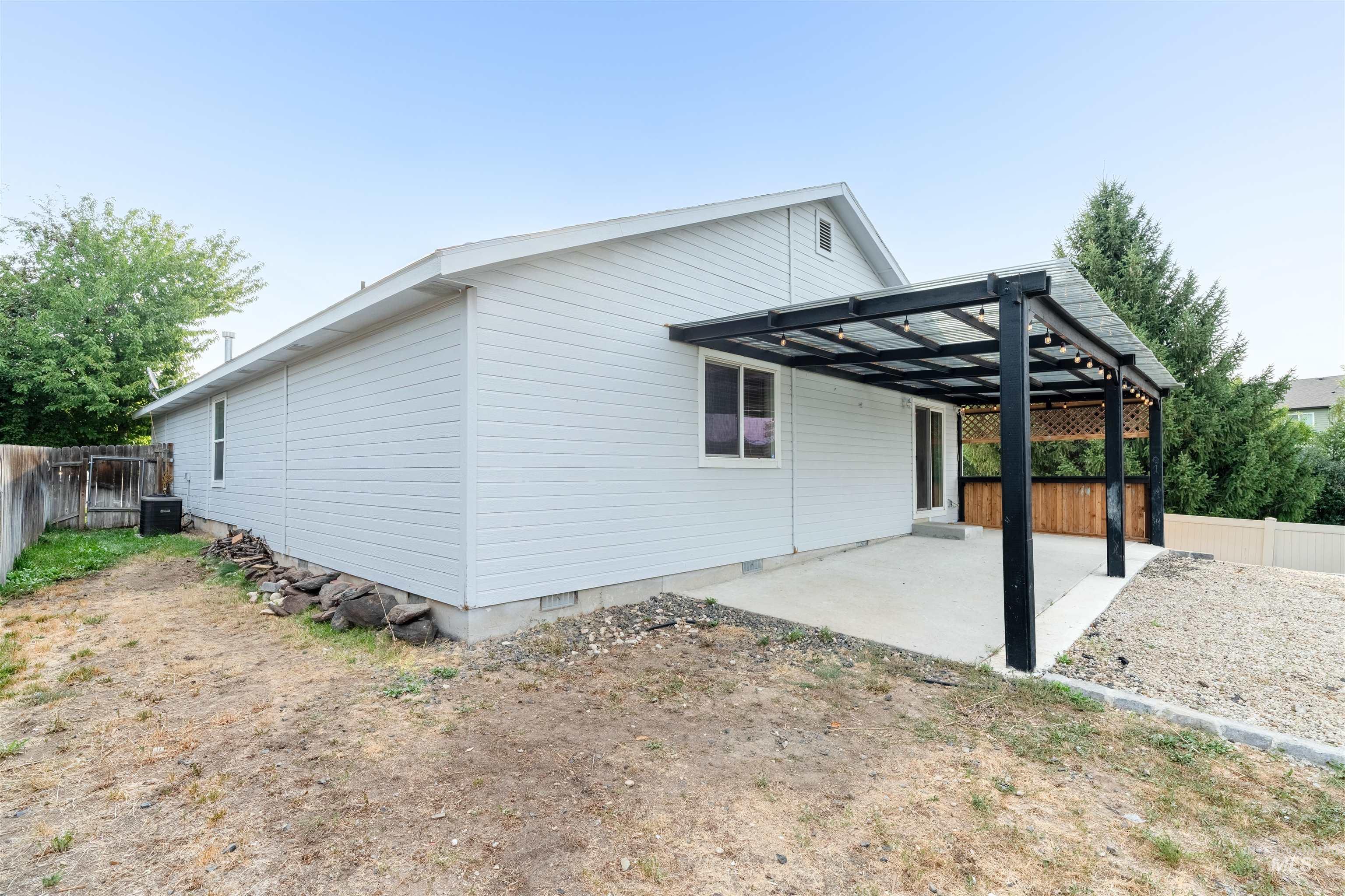 3007 E Shaver Court, Meridian, Idaho 83642, 3 Bedrooms, 2 Bathrooms, Residential For Sale, Price $399,900, 98960416