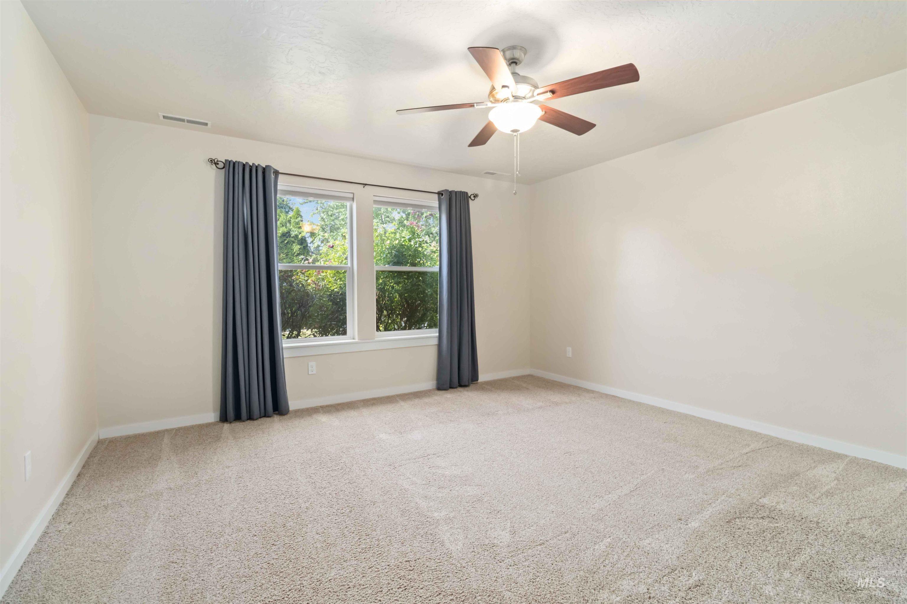 Unfurnished room with light carpet and ceiling fan