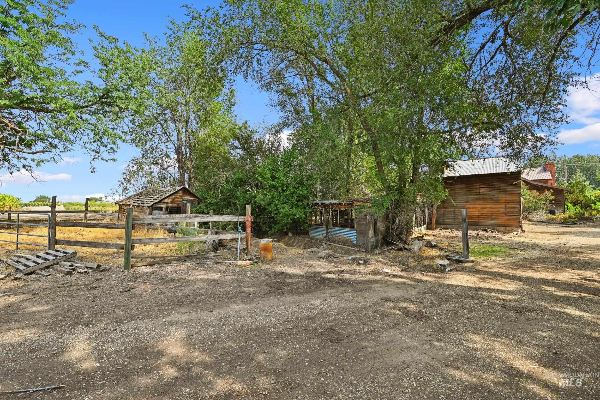 View of yard with an outbuilding