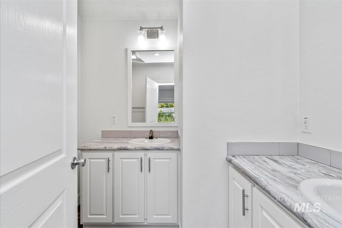 914 N Midland Blvd, Nampa, Idaho 83651, 3 Bedrooms, 2 Bathrooms, Residential For Sale, Price $194,500, 98960430