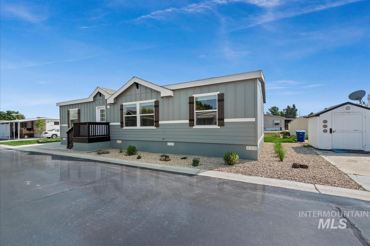 914 N Midland Blvd, Nampa, Idaho 83651, 3 Bedrooms, 2 Bathrooms, Residential For Sale, Price $194,500, 98960430