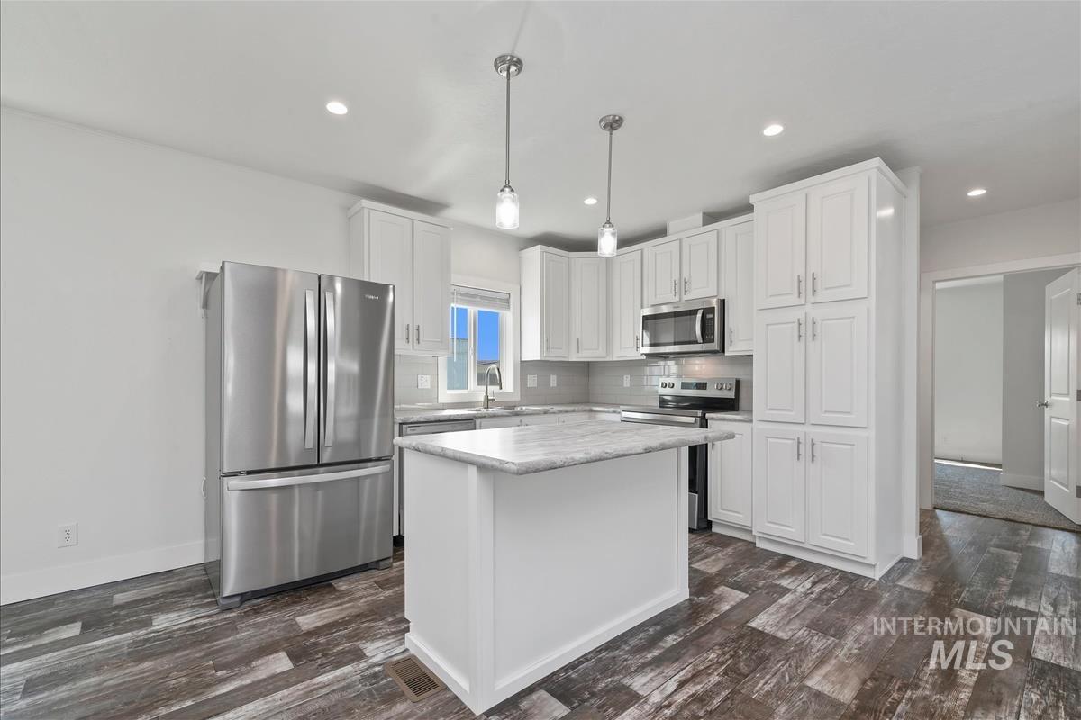 914 N Midland Blvd, Nampa, Idaho 83651, 3 Bedrooms, 2 Bathrooms, Residential For Sale, Price $194,500, 98960430