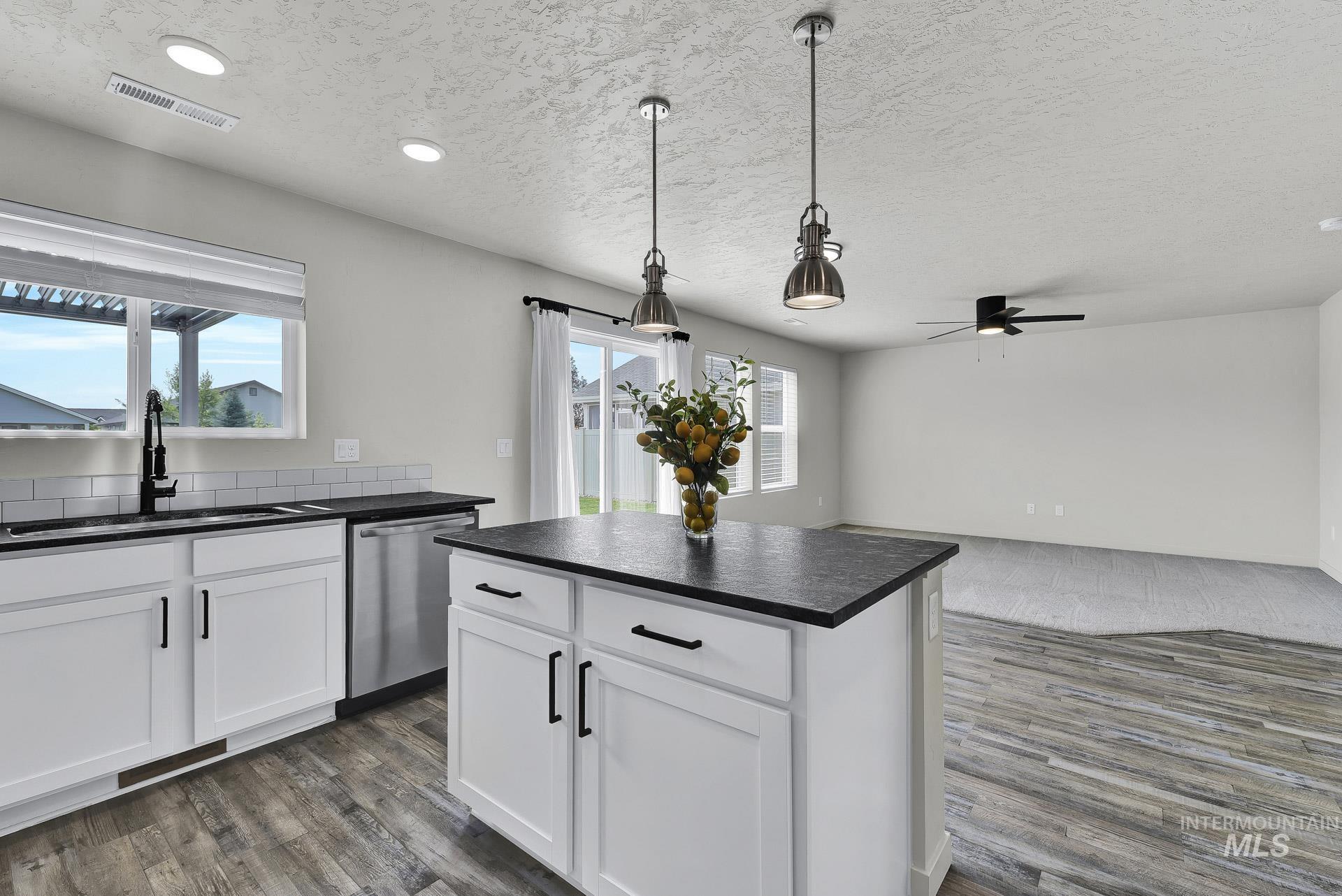 657 E Firestone St, Kuna, Idaho 83634, 3 Bedrooms, 2.5 Bathrooms, Residential For Sale, Price $449,900, 98960435
