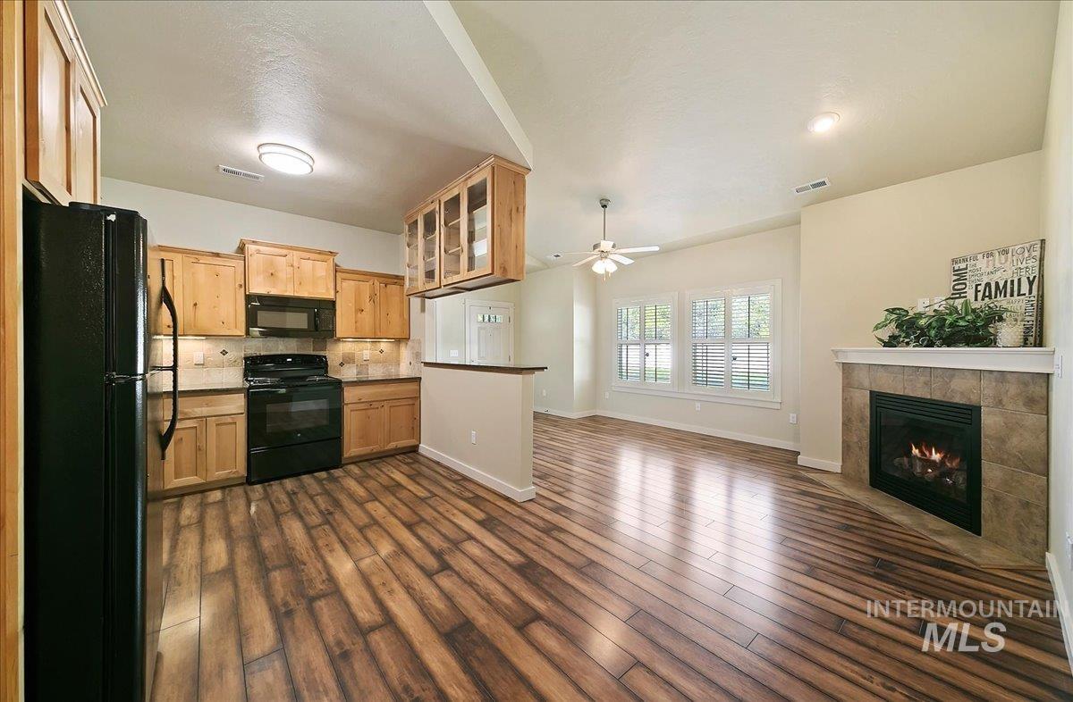 This COOK'S Kitchen has Granite Slab Countertops, Undercounter Lighting, Suspended Soffit & Plant Shelves!
