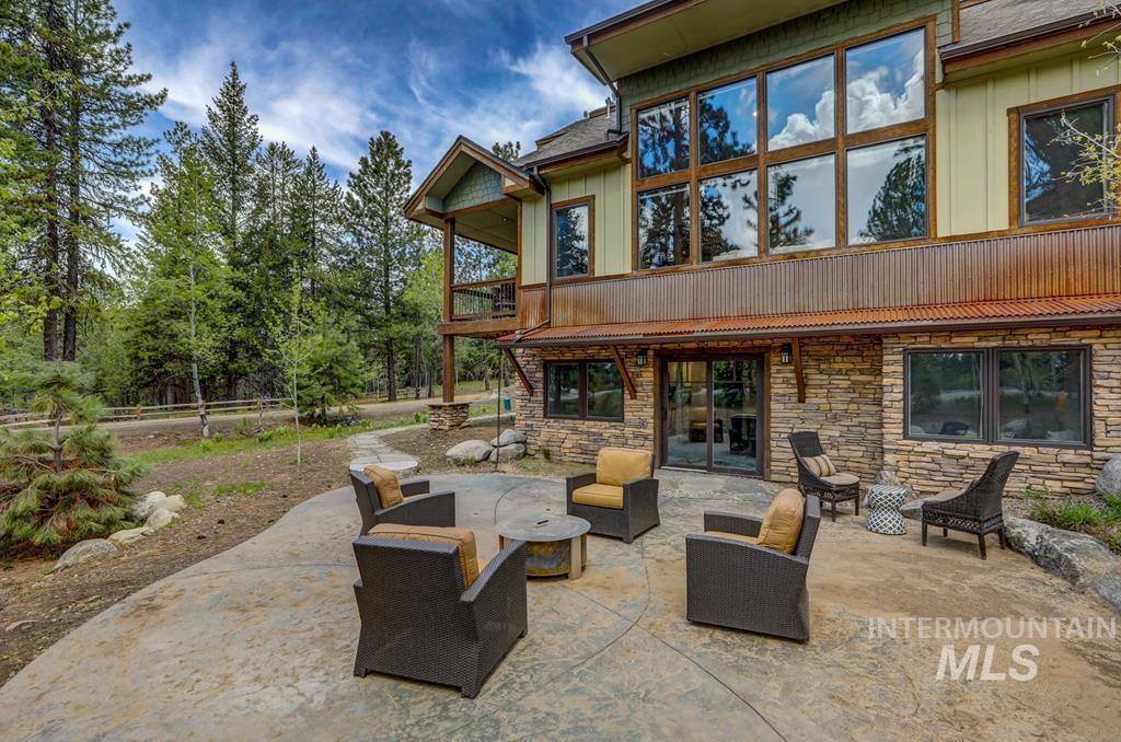 Patio / terrace featuring a patio and outdoor lounge area