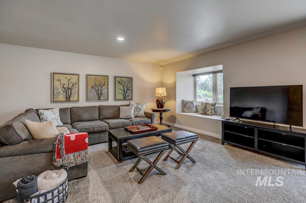 Living area featuring carpet flooring and recessed lighting